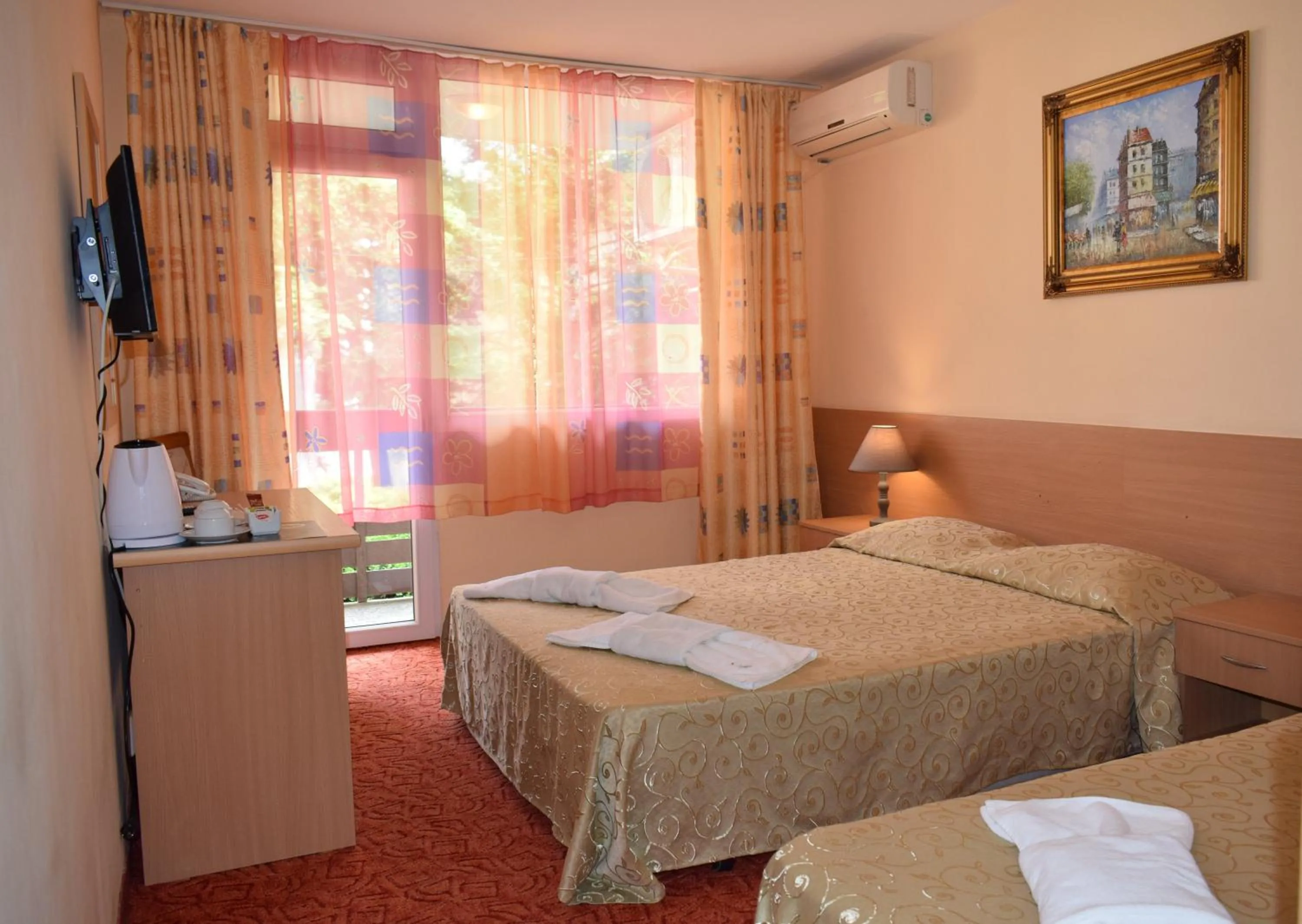 Bedroom, Bed in Ahilea Hotel - Free Pool Access