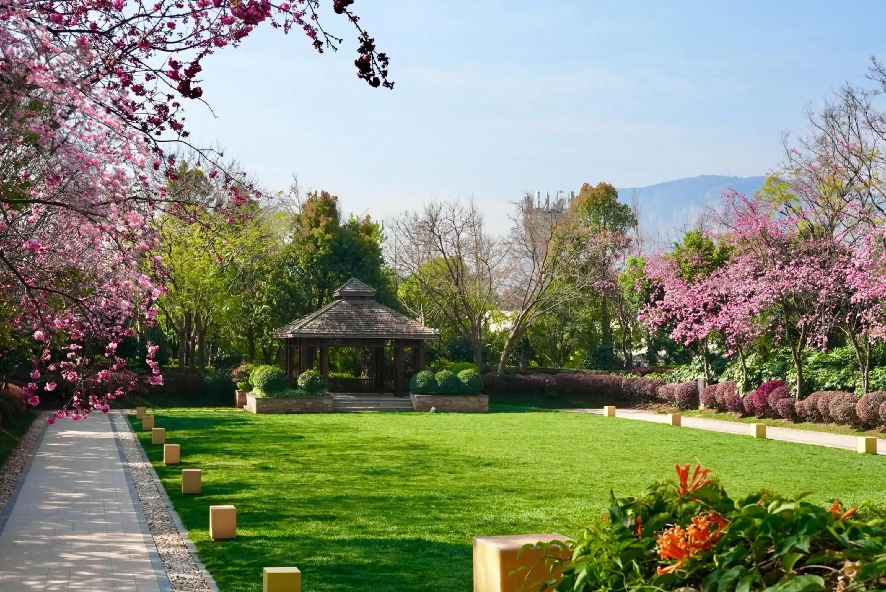 Property building in InterContinental Kunming by IHG Property building in InterContinental Kunming by IHG