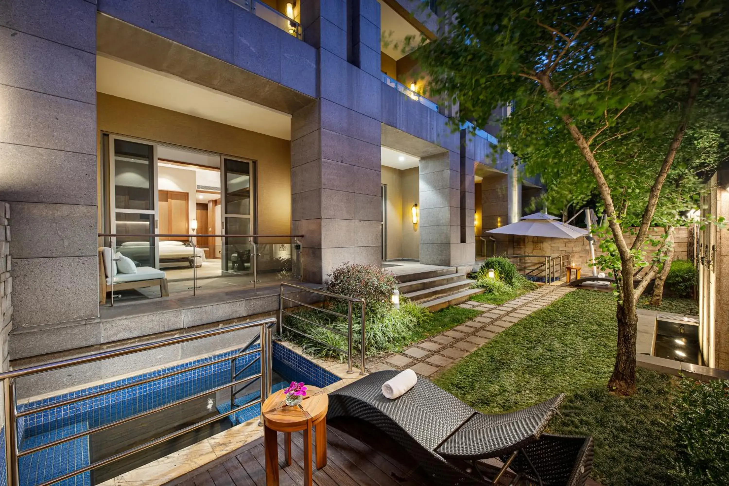 1 King One-Bedroom Suite Private Hot Spring in InterContinental Kunming by IHG 1 King One-Bedroom Suite Private Hot Spring in InterContinental Kunming by IHG