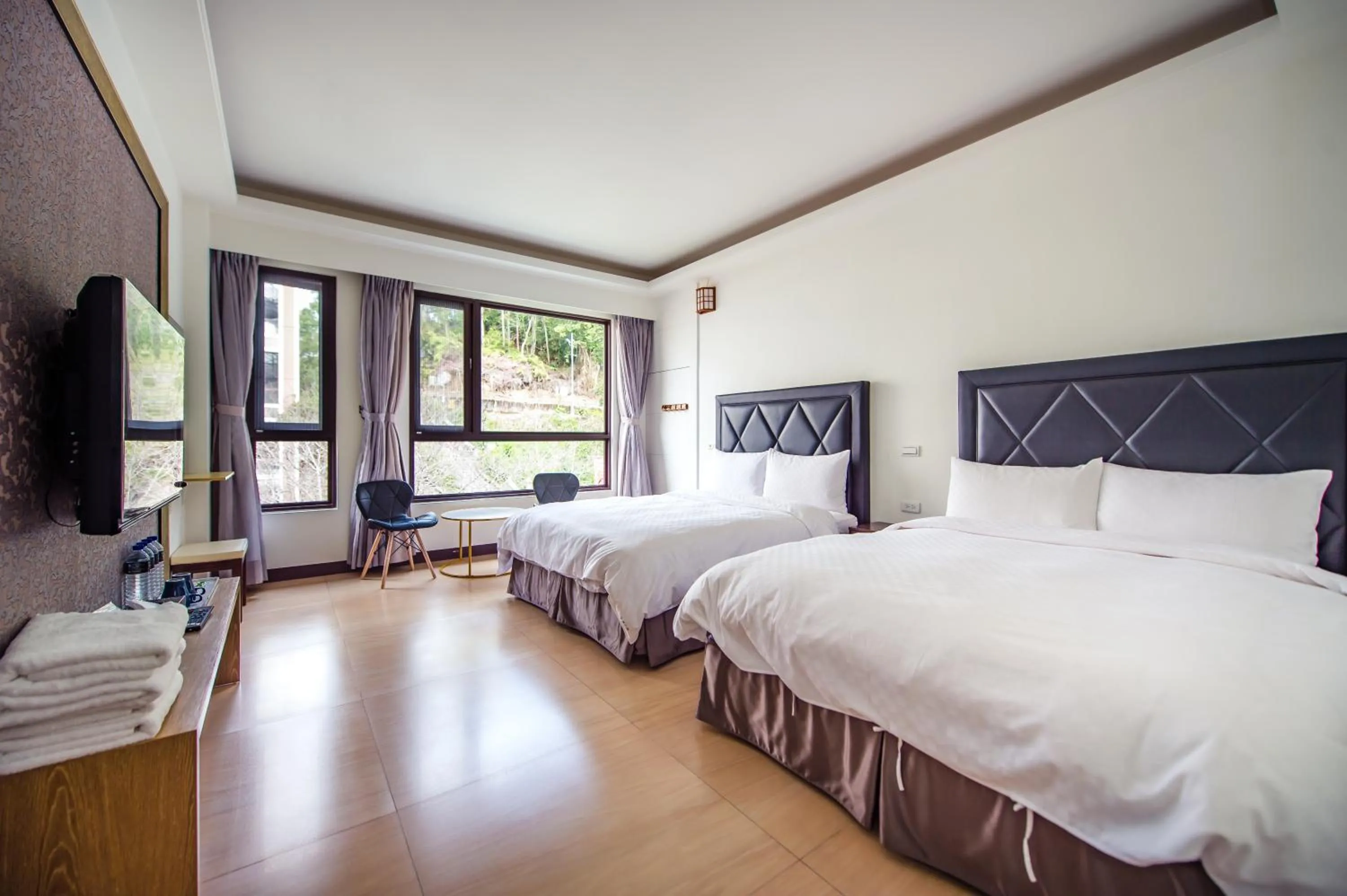 Quadruple Room with Garden View in Moonlake B&B