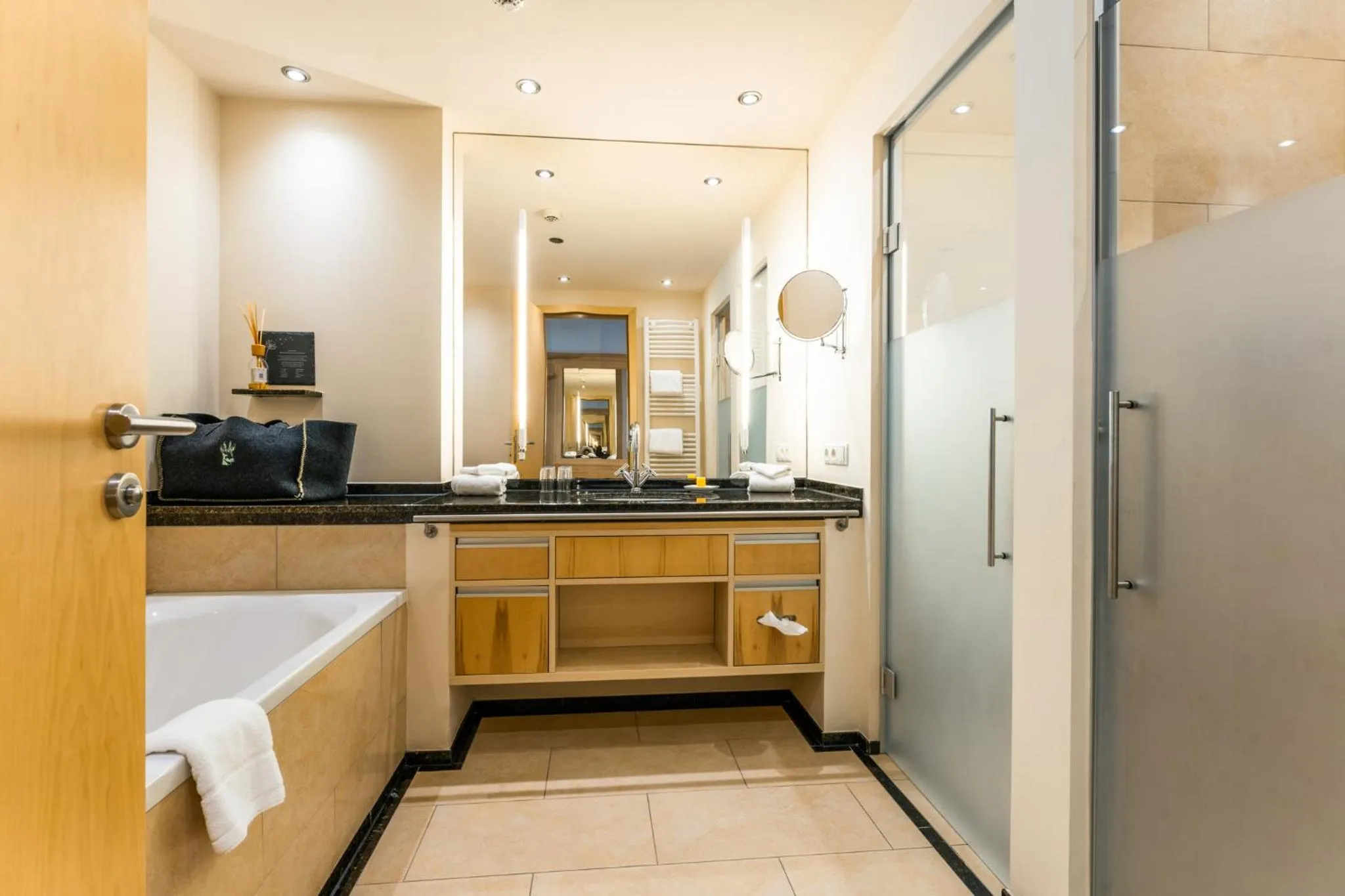 Bathroom, Bed in Berghotel Rehlegg