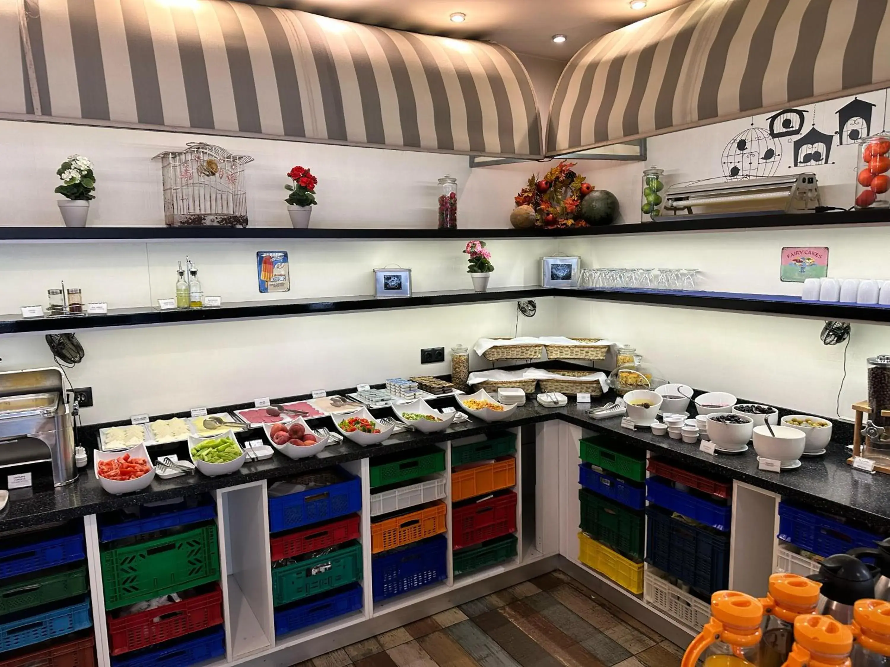 Breakfast in Tempo Suites Airport Breakfast in Tempo Suites Airport