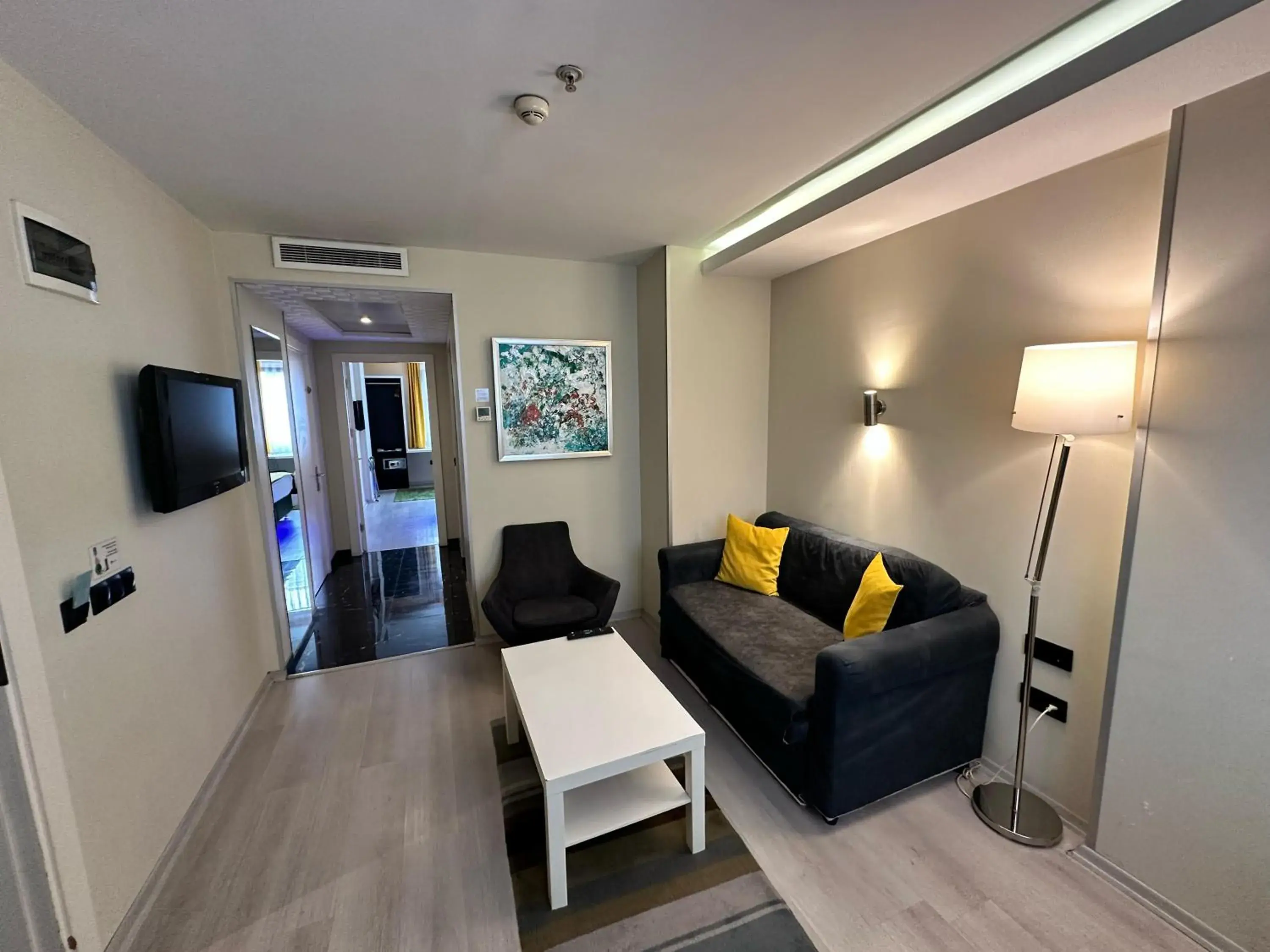 Living room in Tempo Suites Airport Living room in Tempo Suites Airport