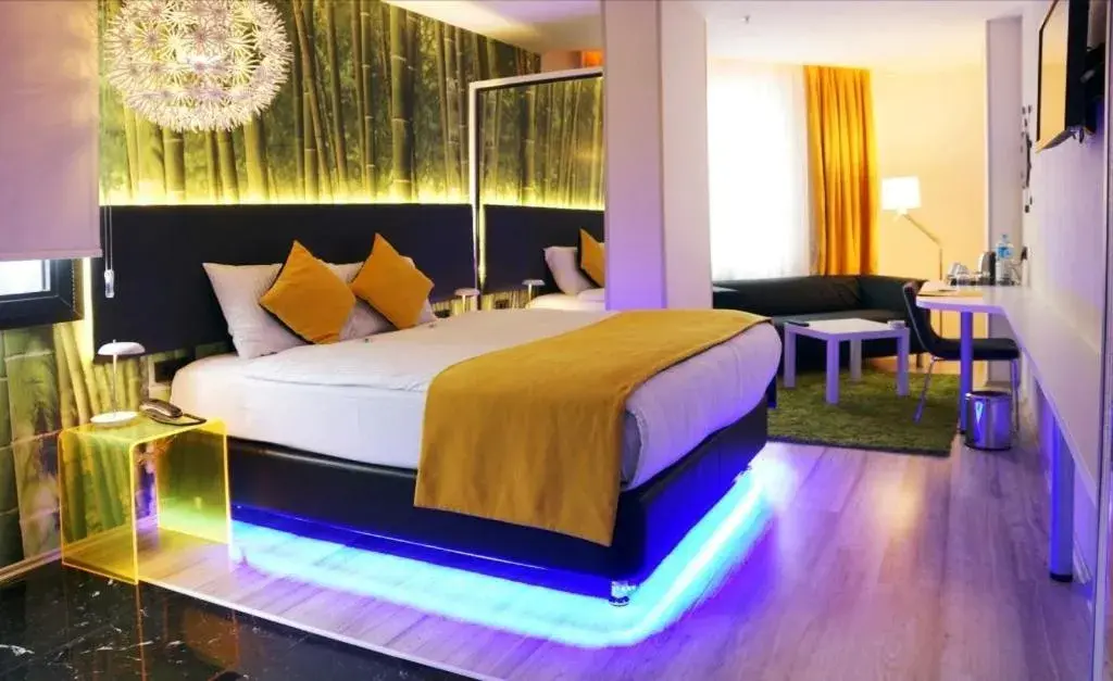 room service, Bed in Tempo Suites Airport room service, Bed in Tempo Suites Airport