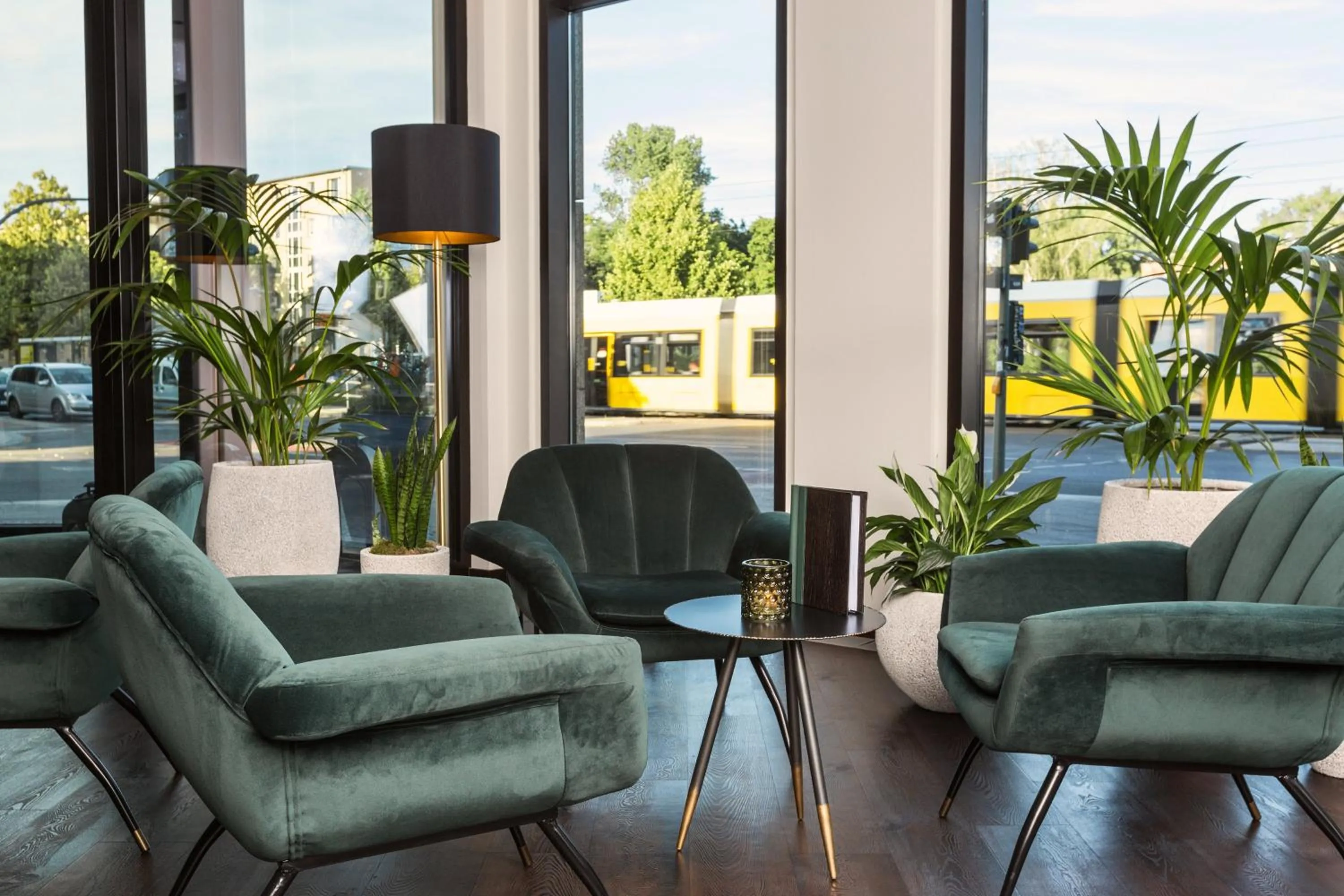 Lounge or bar in Holiday Inn Berlin City Center East Prenzlauer Berg by IHG