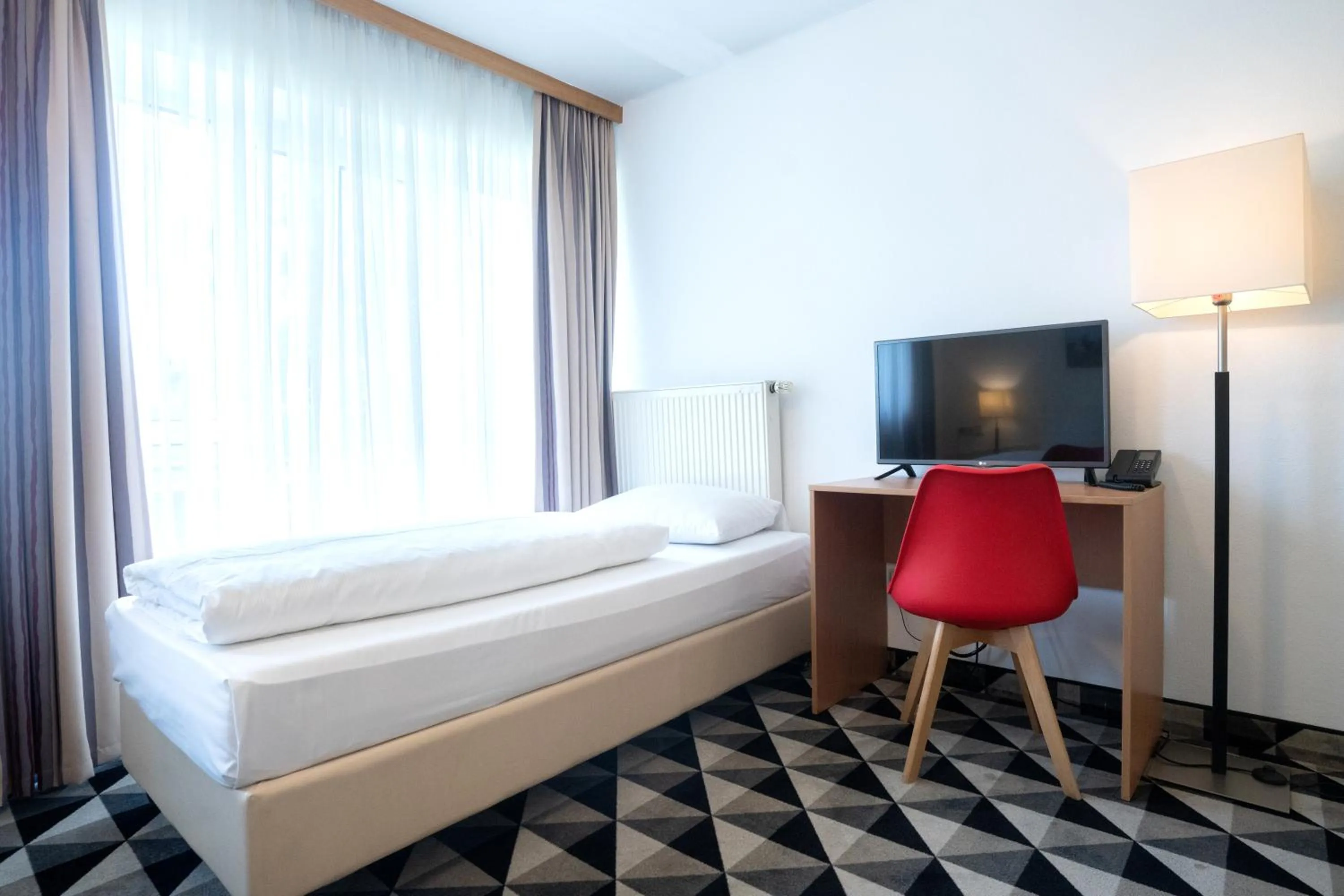 Living room, Bed in Andante Hotel Erding