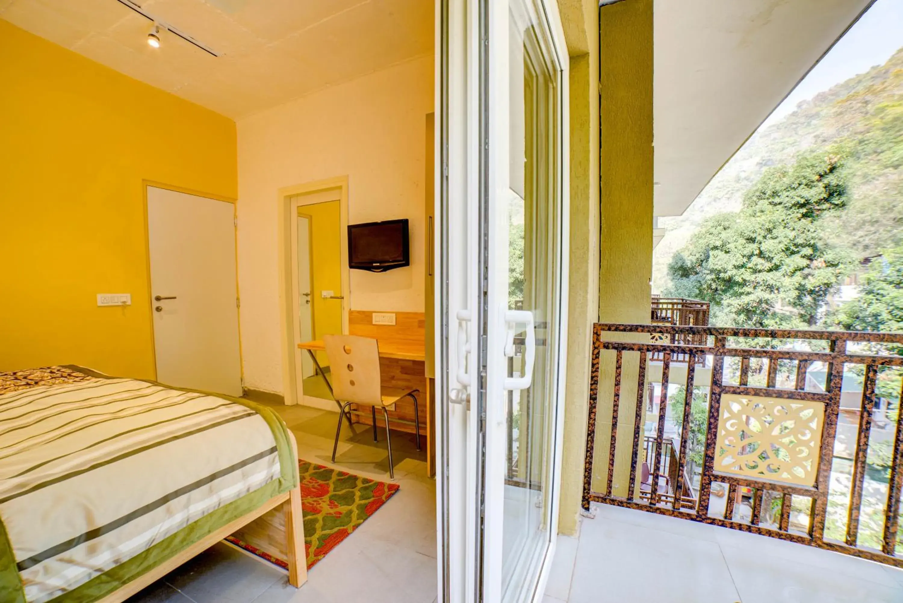 Balcony/Terrace, Bed in Bedzzz Rishikesh by Leisure Hotels Balcony/Terrace, Bed in Bedzzz Rishikesh by Leisure Hotels