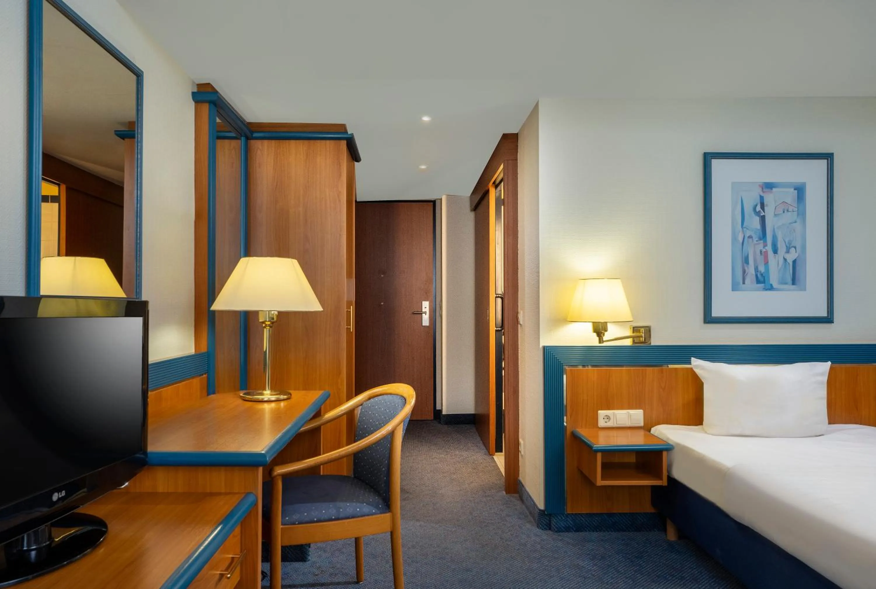 Photo of the whole room, Bed in Wyndham Garden Wismar