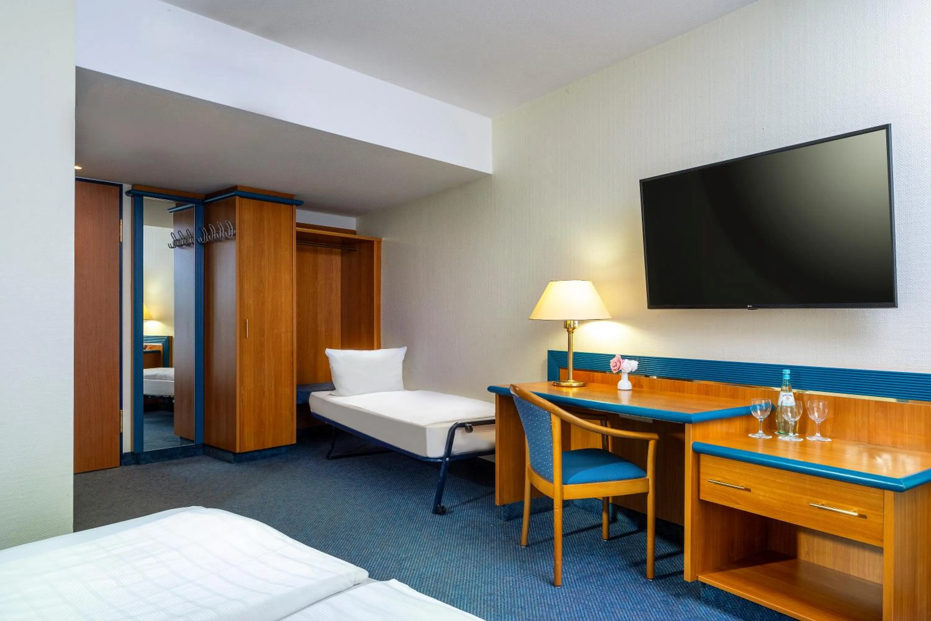 Photo of the whole room, Bed in Wyndham Garden Wismar