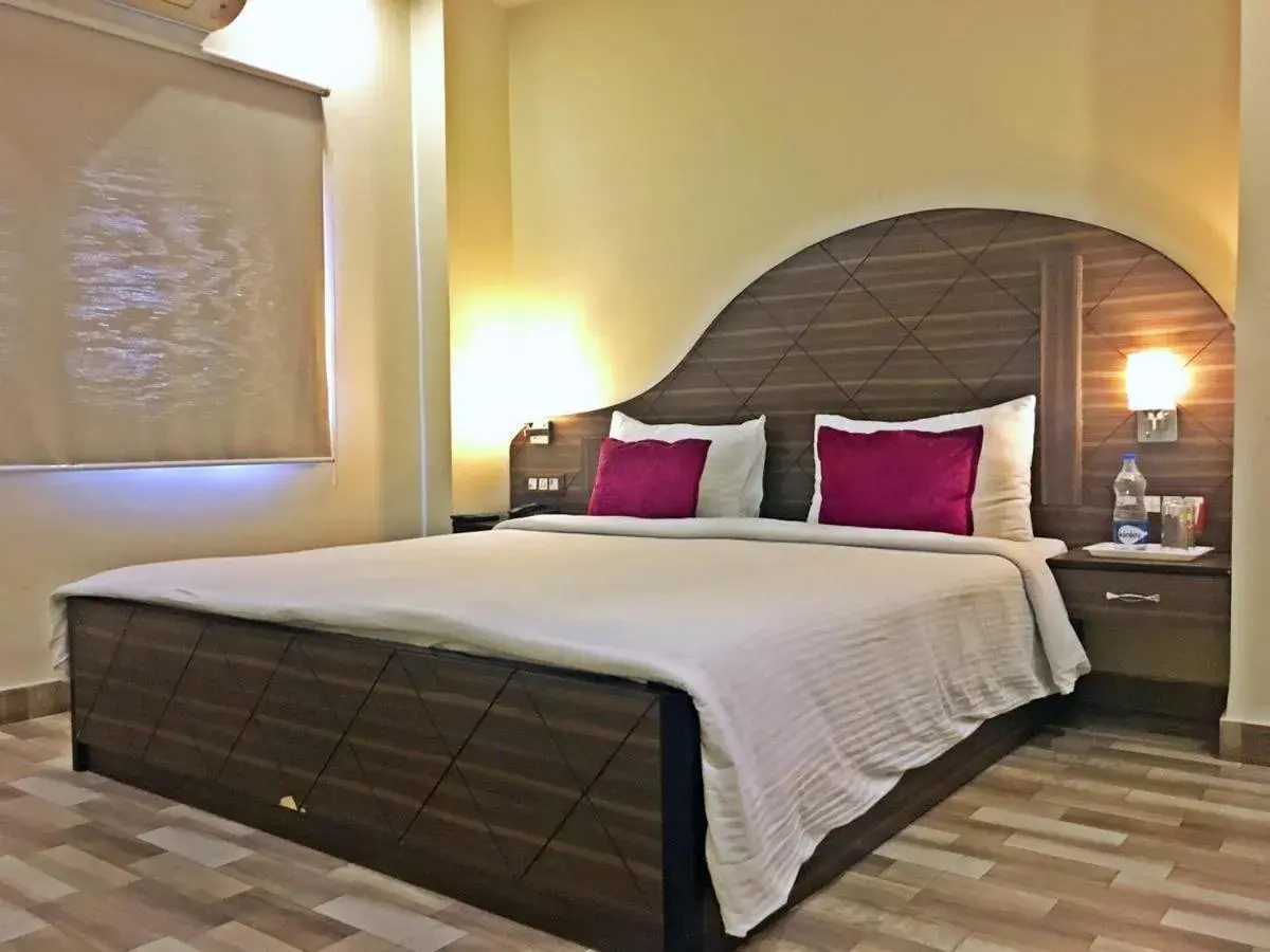 Photo of the whole room, Bed in Spring Sky Mughalsarai By ShriGo Hotels Photo of the whole room, Bed in Spring Sky Mughalsarai By ShriGo Hotels
