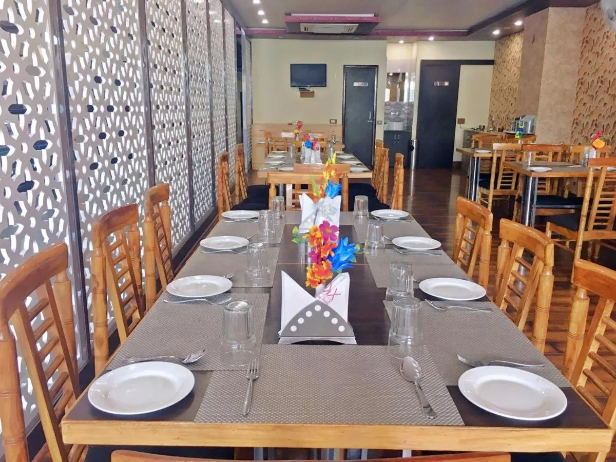 Restaurant/places to eat in Spring Sky Mughalsarai By ShriGo Hotels