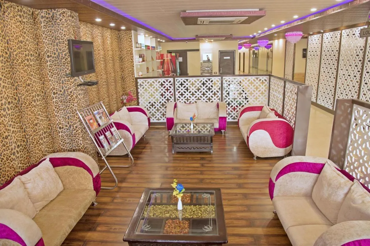 Lobby or reception in Spring Sky Mughalsarai By ShriGo Hotels