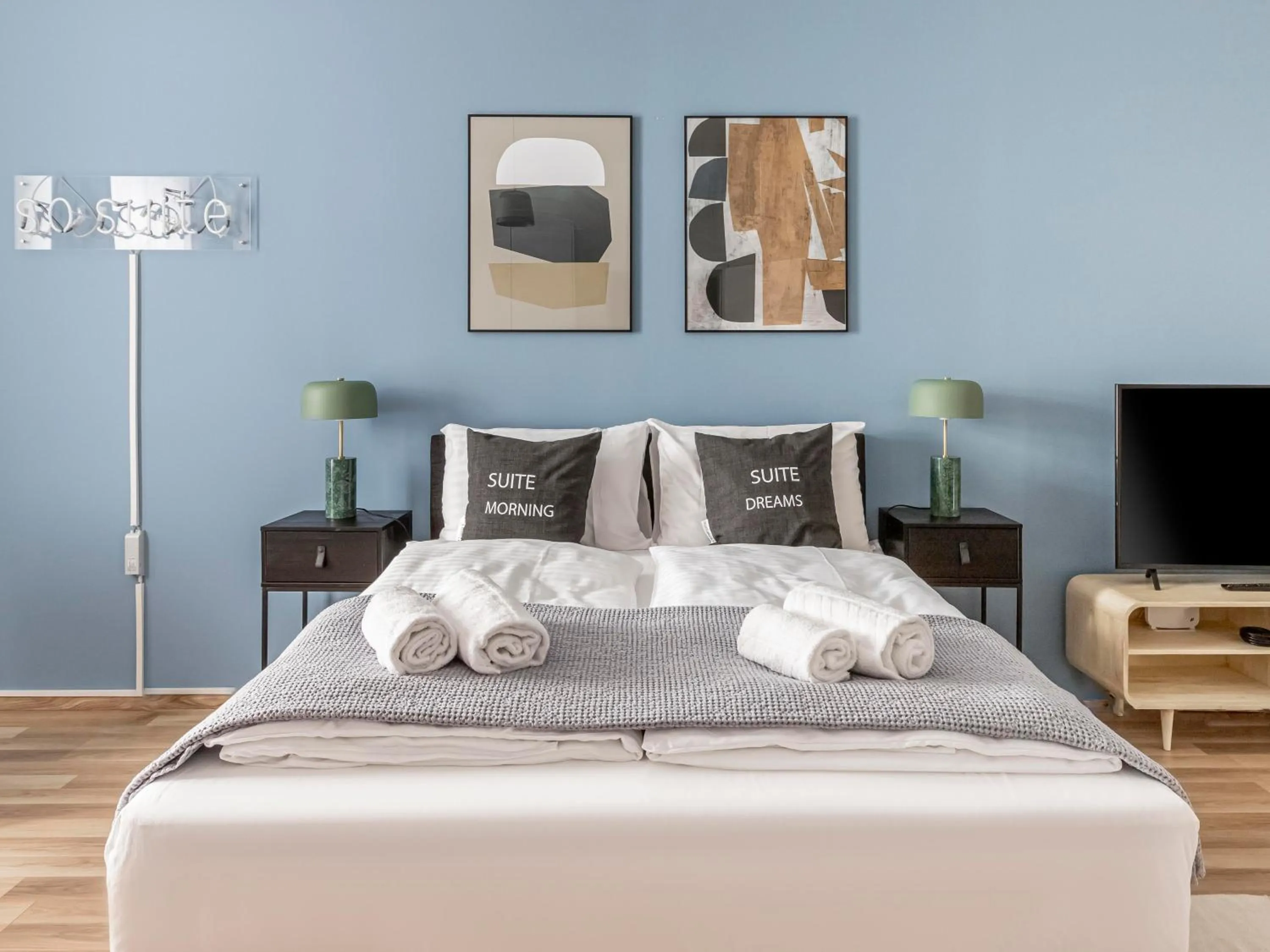 Bed in Limehome Villach Kirchenplatz