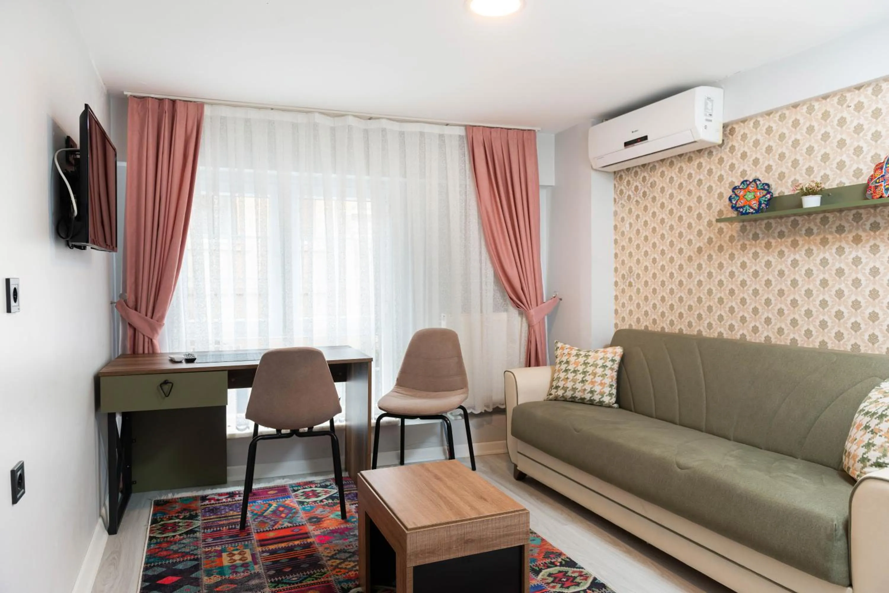 Communal lounge/ TV room in BLUE MARMARA SUITES