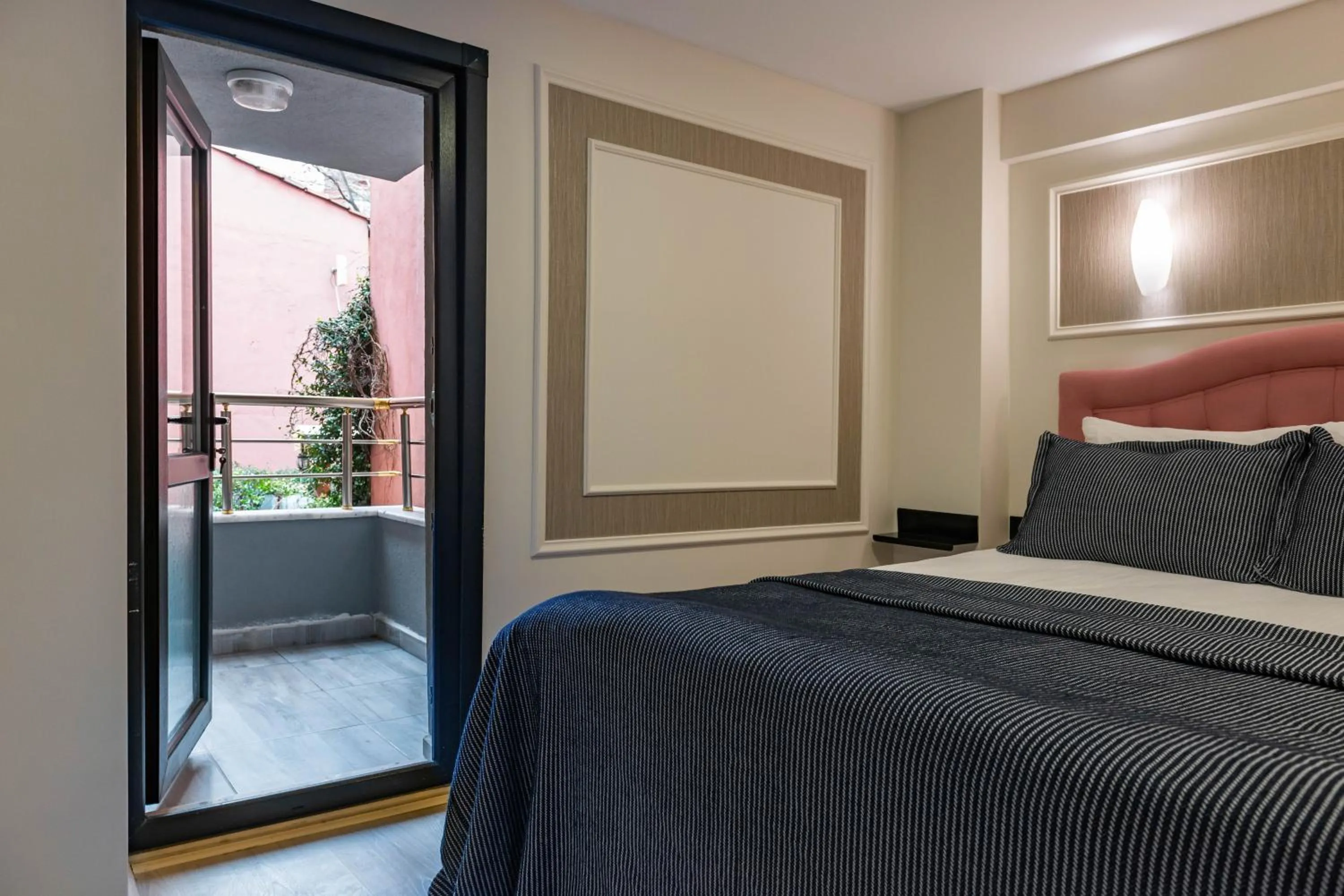 Bed in BLUE MARMARA SUITES