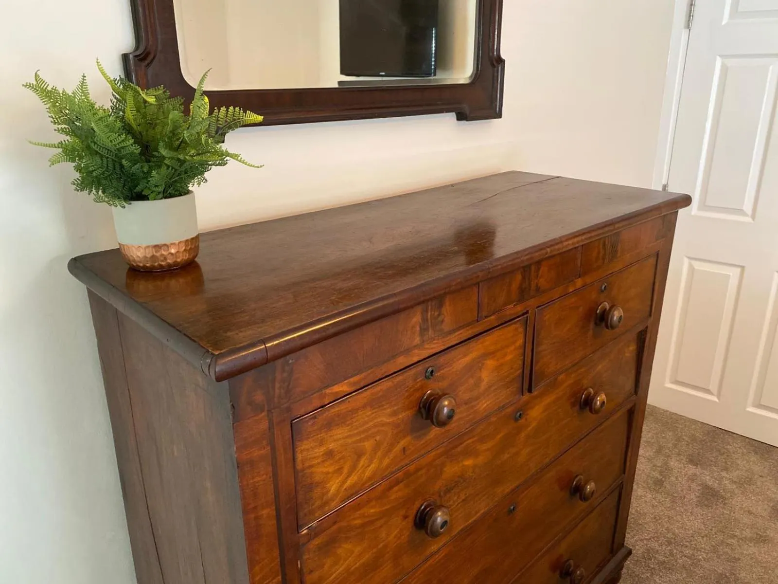 Bedroom in The Sutherland Arms