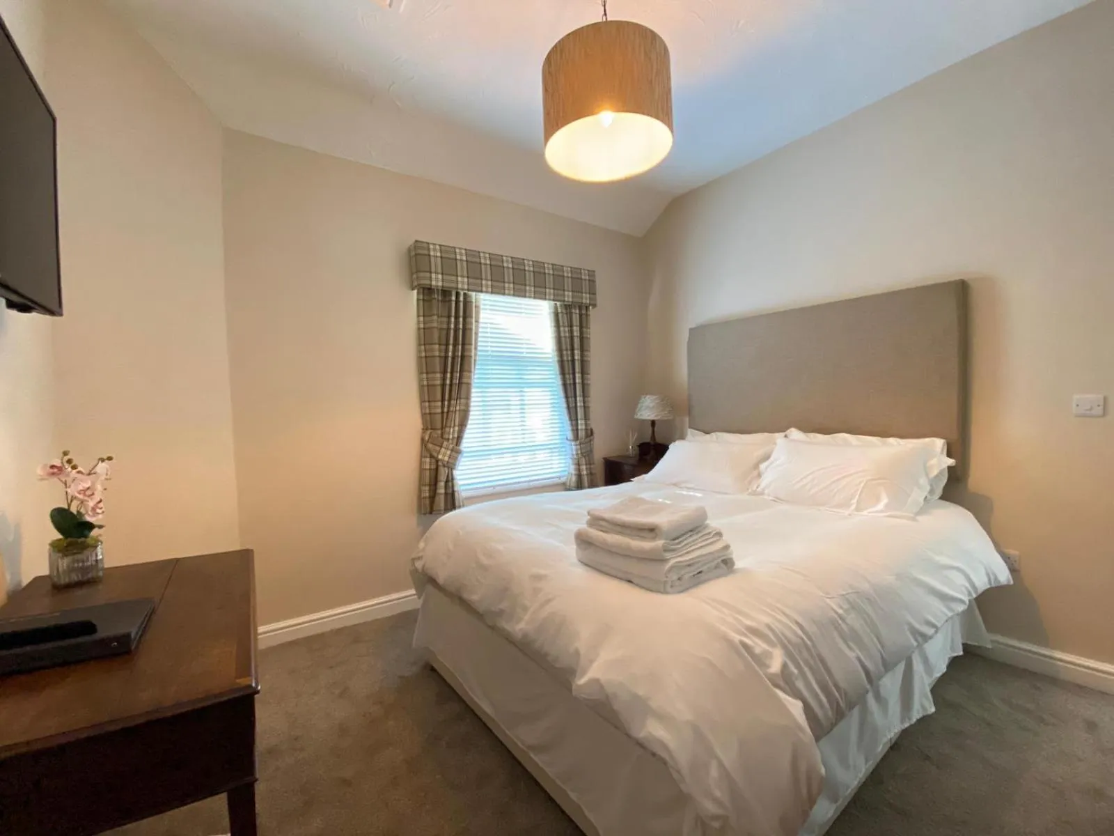 Bedroom, Bed in The Sutherland Arms