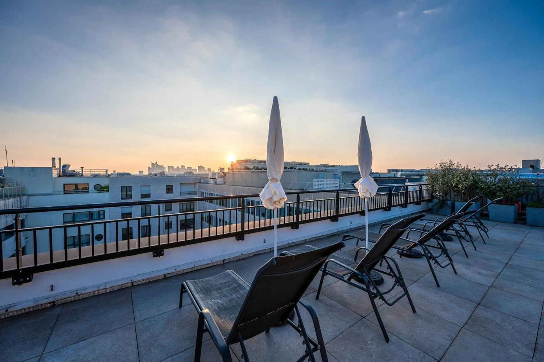 Solarium in Nemea Appart Hotel Paris Levallois