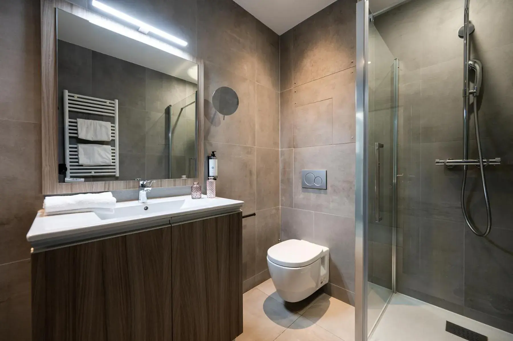 Bathroom in Nemea Appart Hotel Paris Levallois Bathroom in Nemea Appart Hotel Paris Levallois