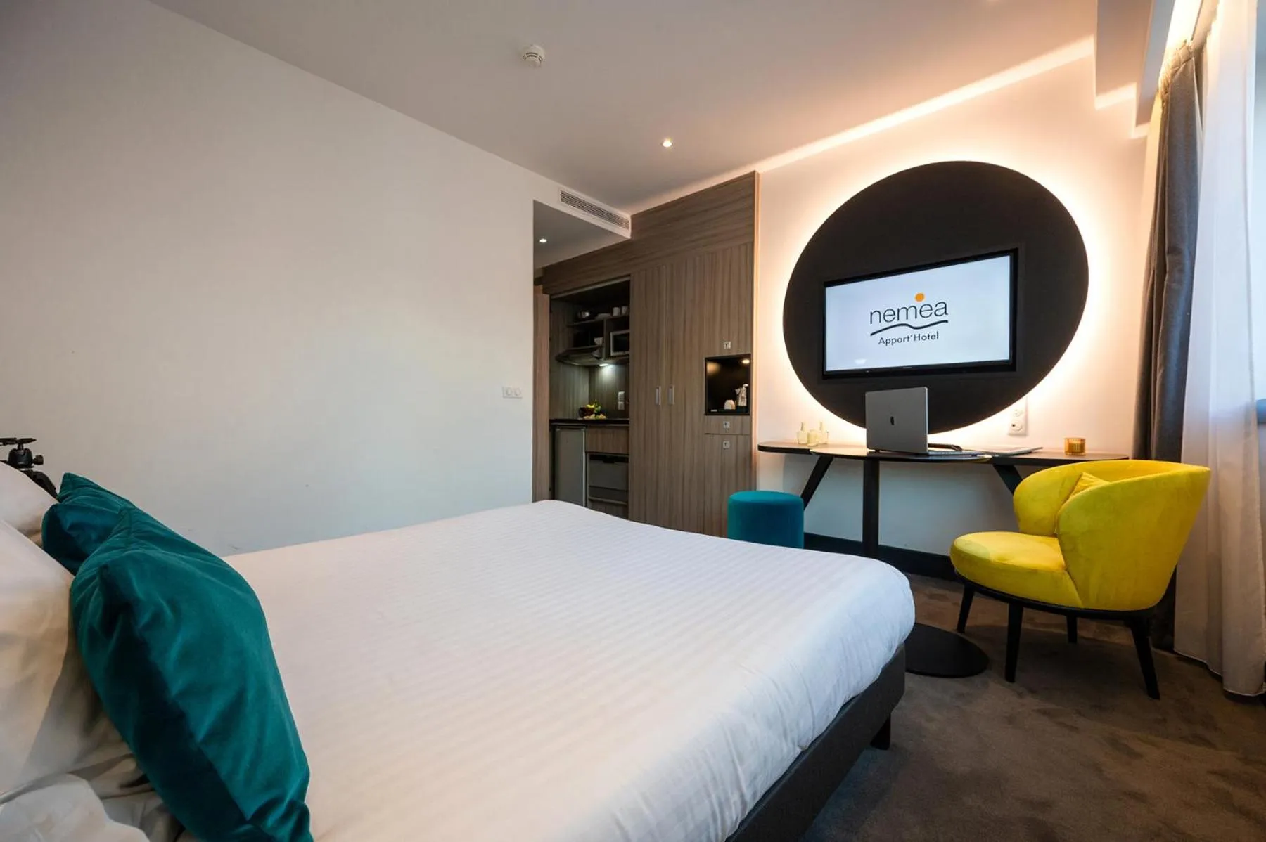 Bed in Nemea Appart Hotel Paris Levallois