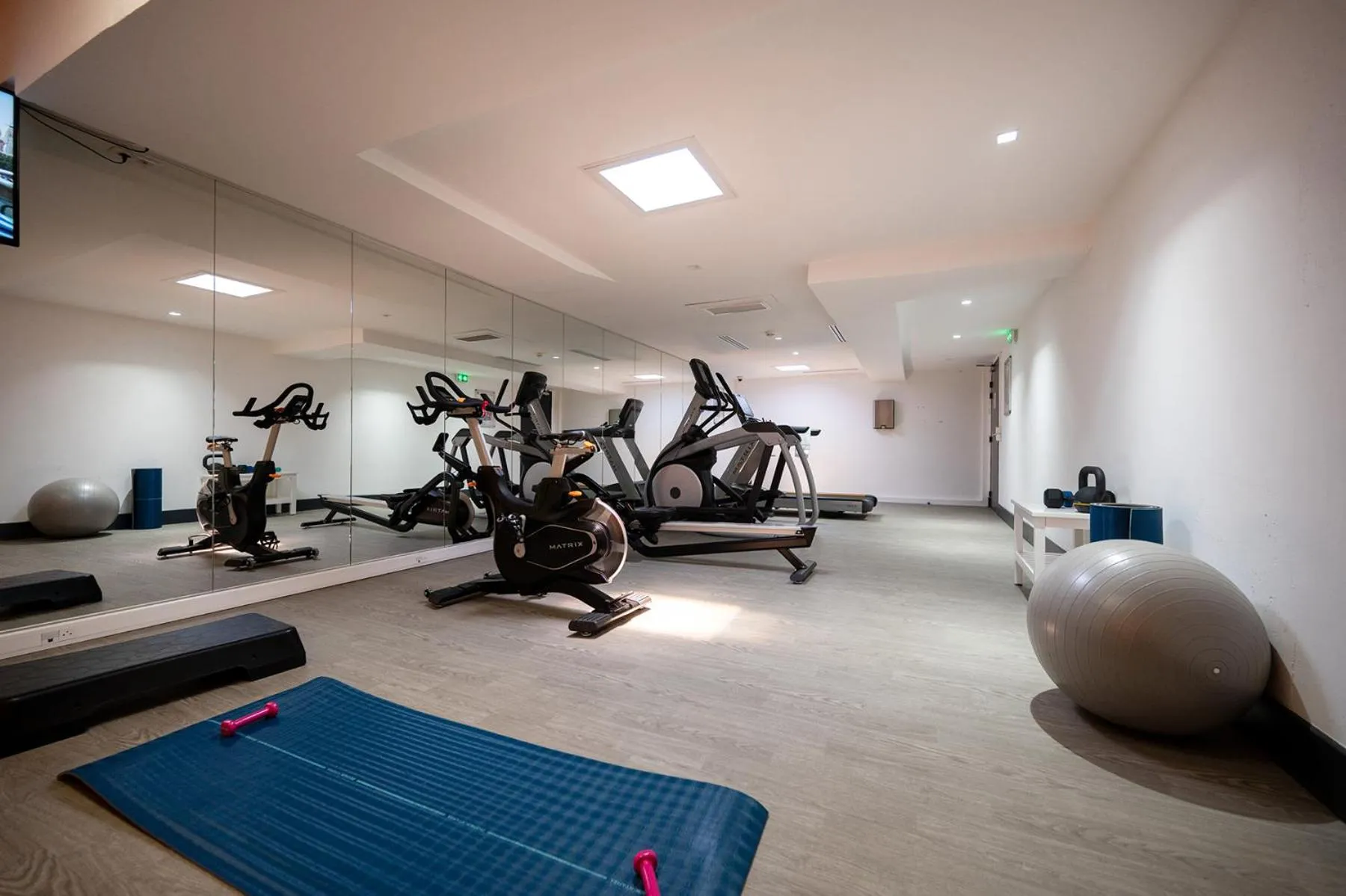 Fitness centre/facilities in Nemea Appart Hotel Paris Levallois