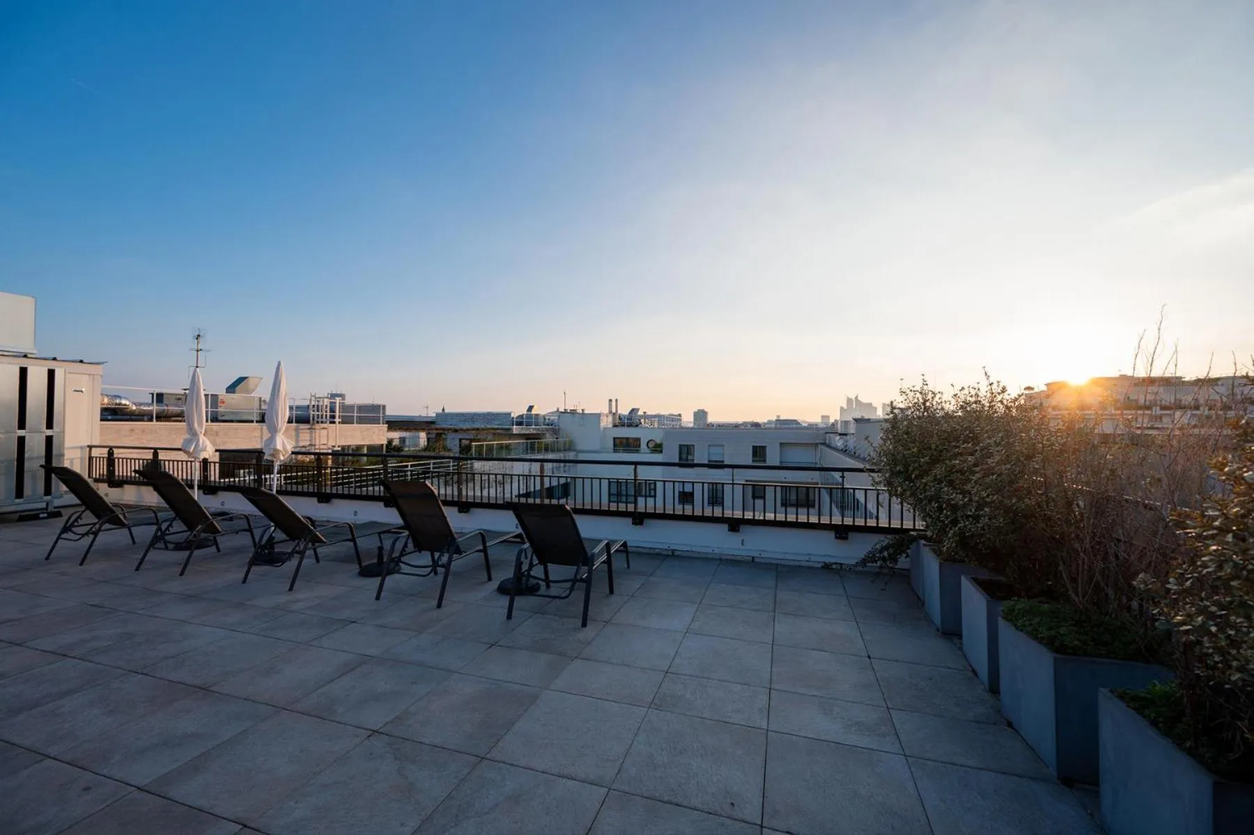 Solarium in Nemea Appart Hotel Paris Levallois