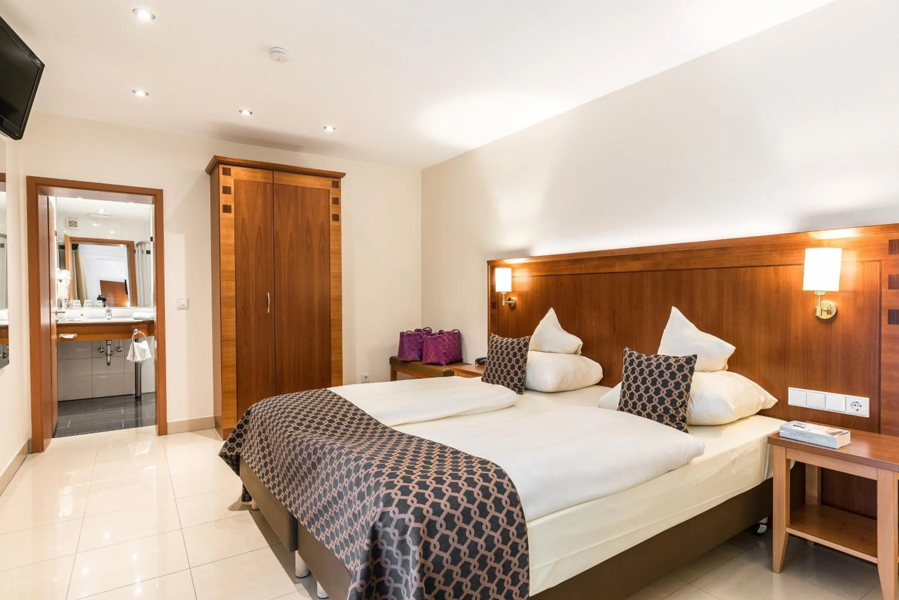 Bedroom, Bed in Wellness- und Gartenhotel Heusser