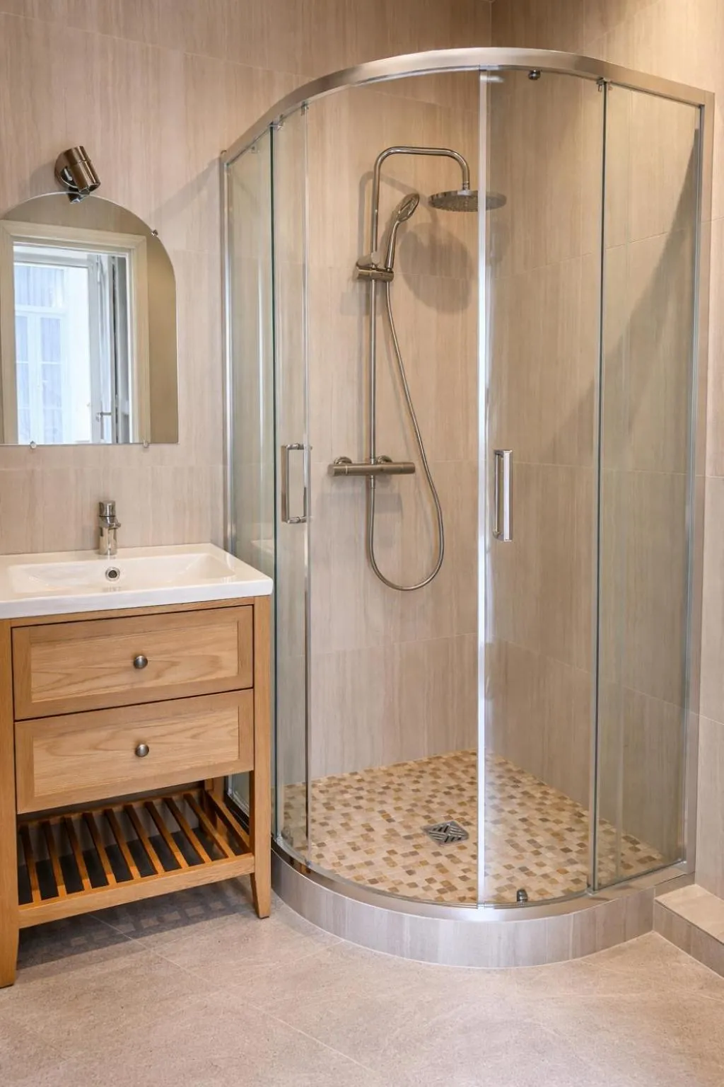 Bathroom in Irin Hotel