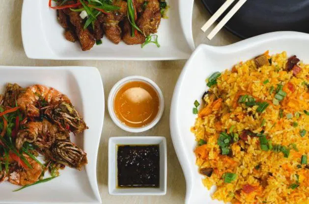 Restaurant/places to eat in L' Meridian Suites