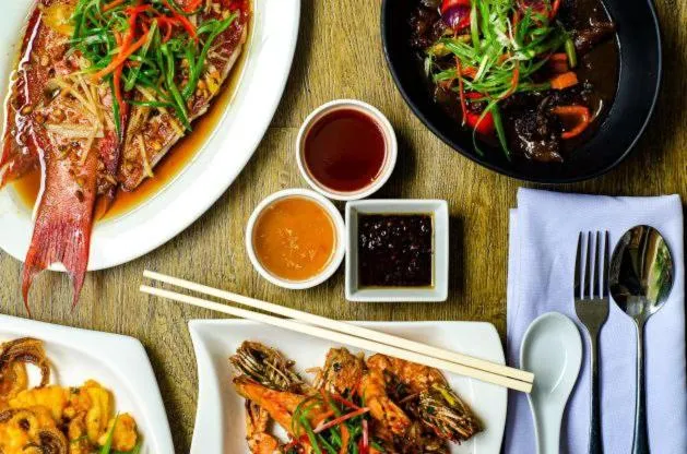 Restaurant/places to eat in L' Meridian Suites