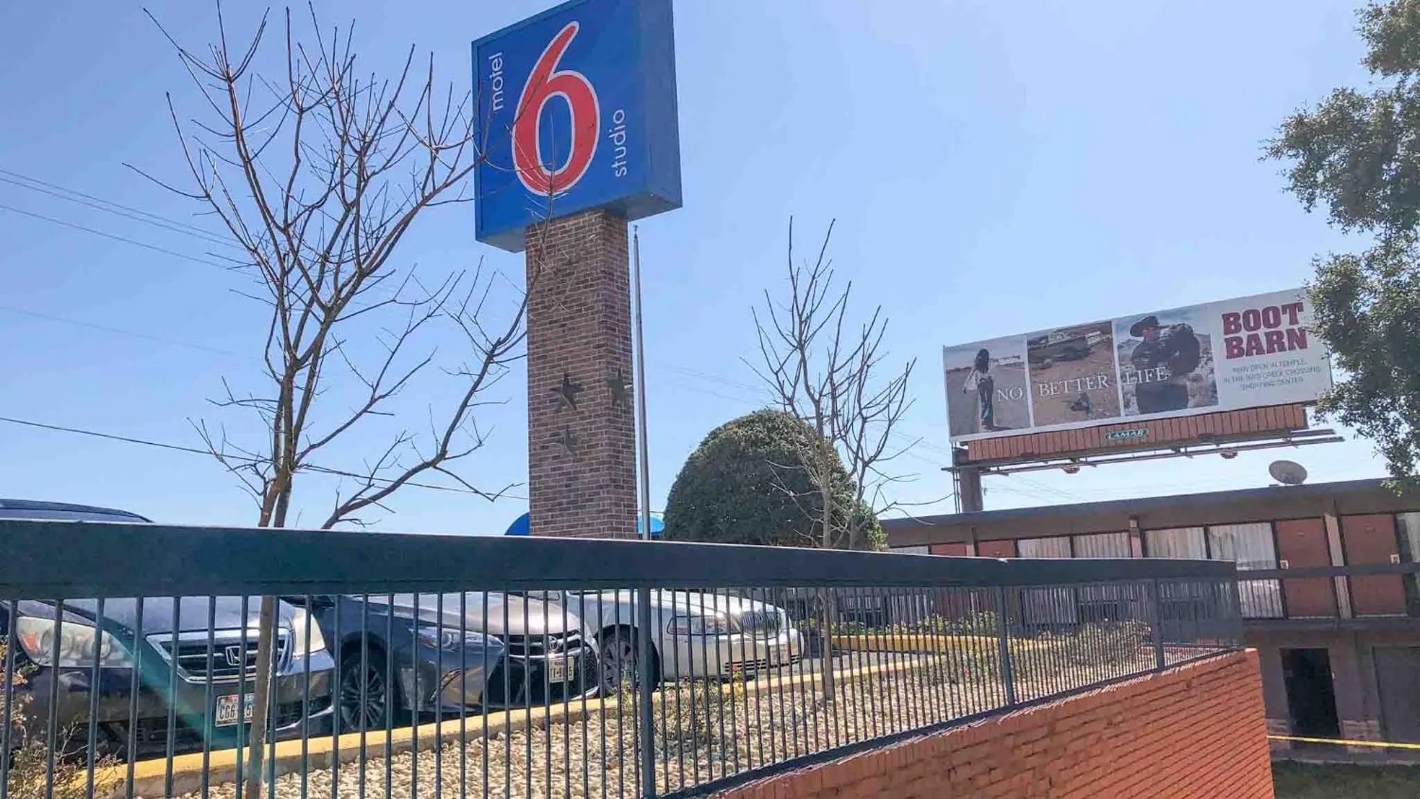 Facade/entrance in Motel 6-Temple, TX