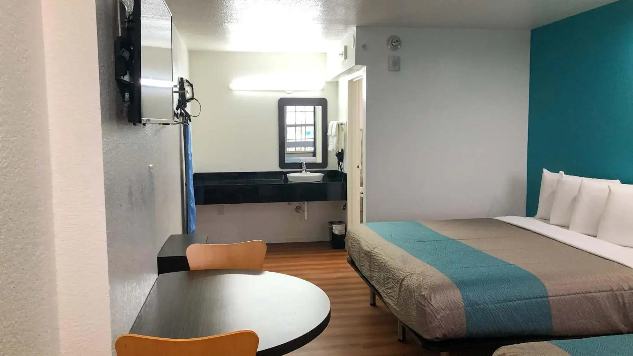 King Room - Non-Smoking in Motel 6-Temple, TX King Room - Non-Smoking in Motel 6-Temple, TX