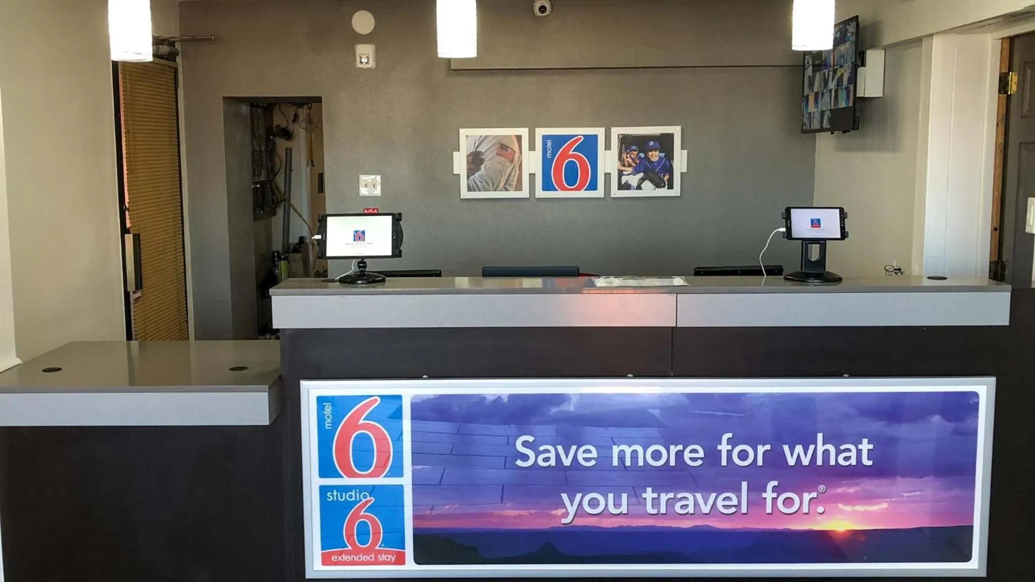 Facade/entrance in Motel 6-Temple, TX