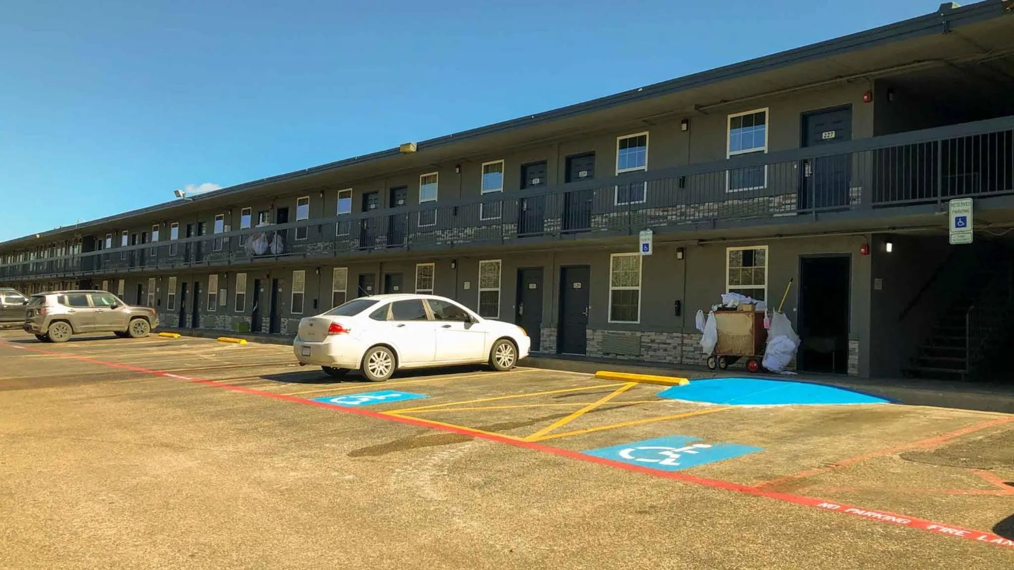 Property building in Motel 6-Temple, TX