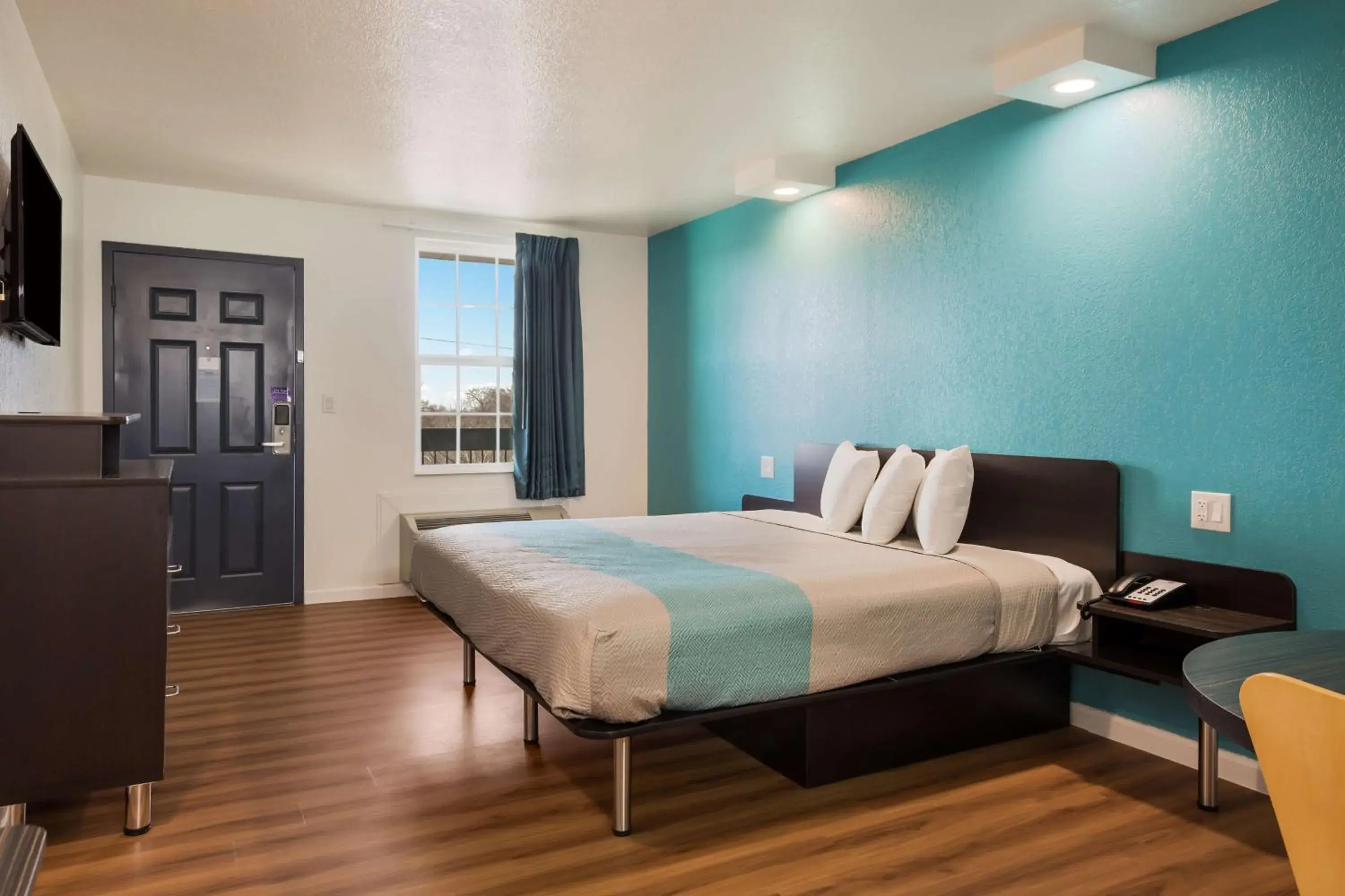 Photo of the whole room, Bed in Motel 6-Temple, TX Photo of the whole room, Bed in Motel 6-Temple, TX