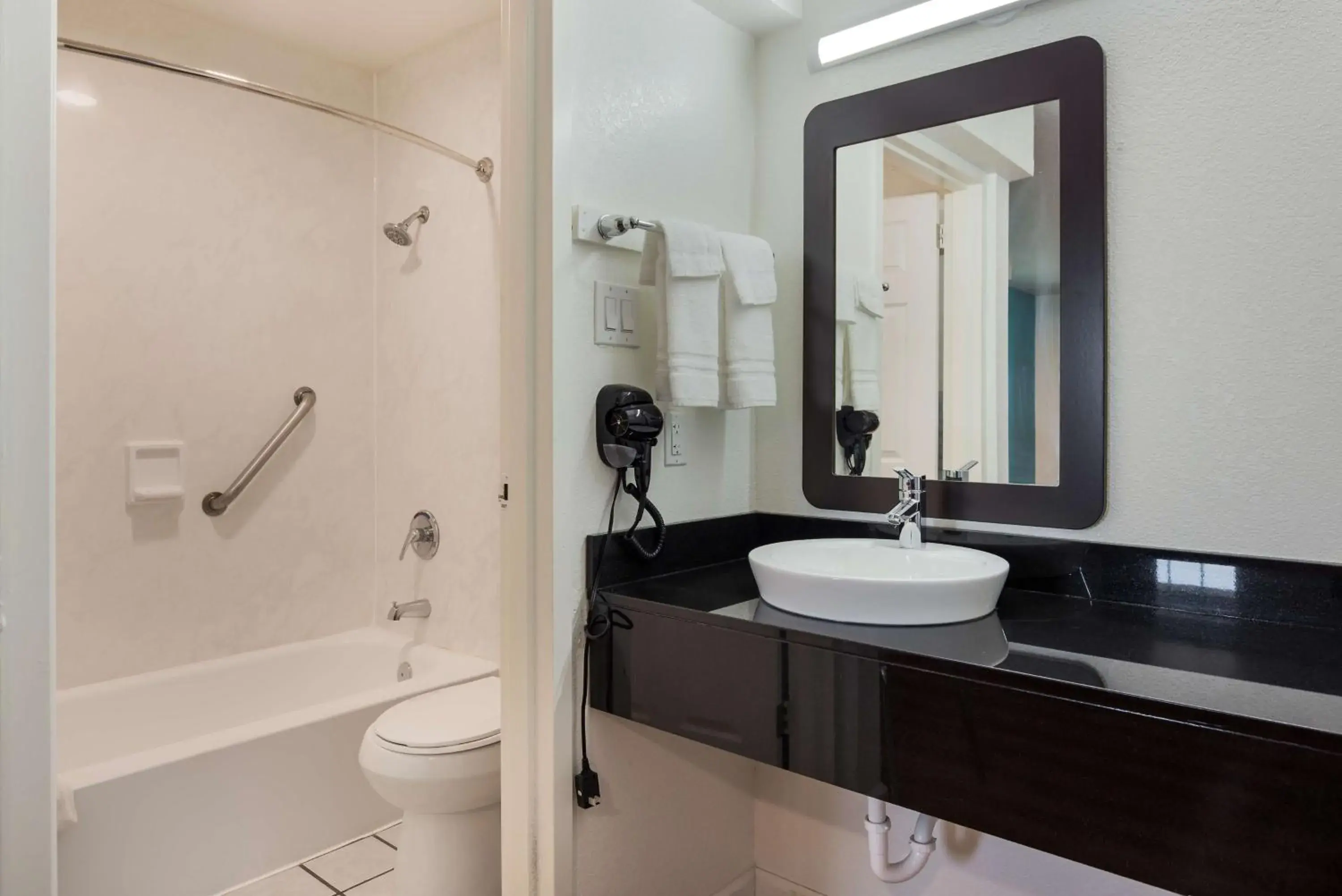 Photo of the whole room in Motel 6-Temple, TX Photo of the whole room in Motel 6-Temple, TX