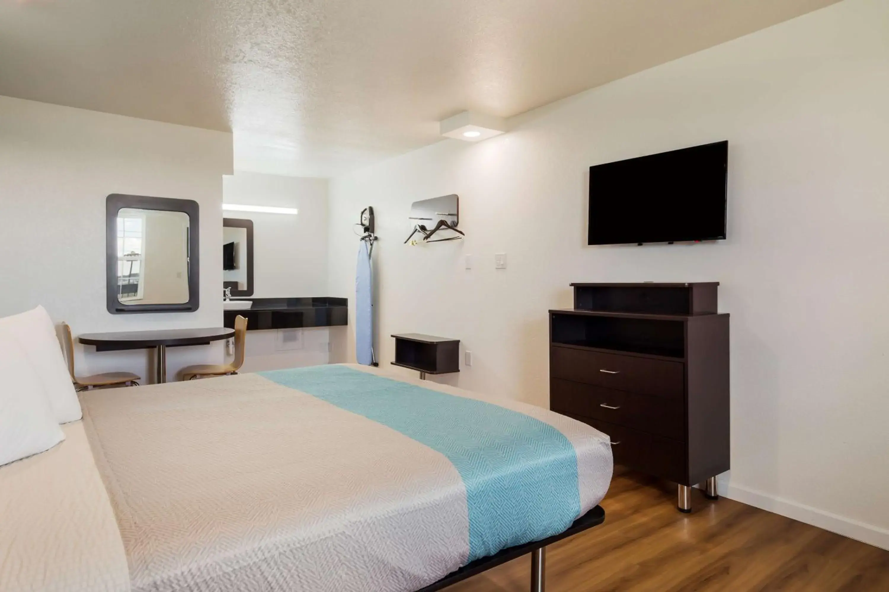 Photo of the whole room, Bed in Motel 6-Temple, TX Photo of the whole room, Bed in Motel 6-Temple, TX