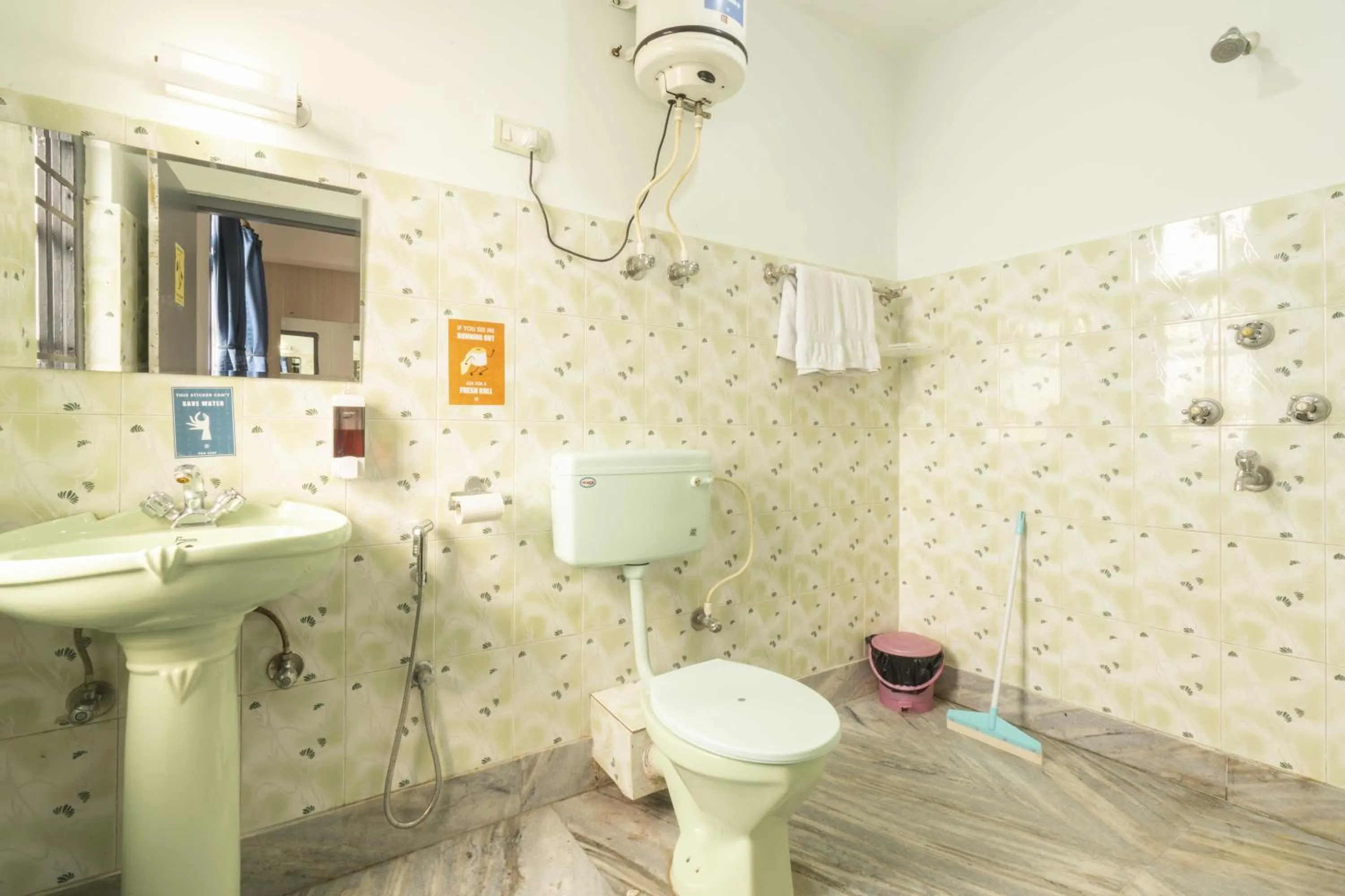 Toilet in Zostel Gangtok