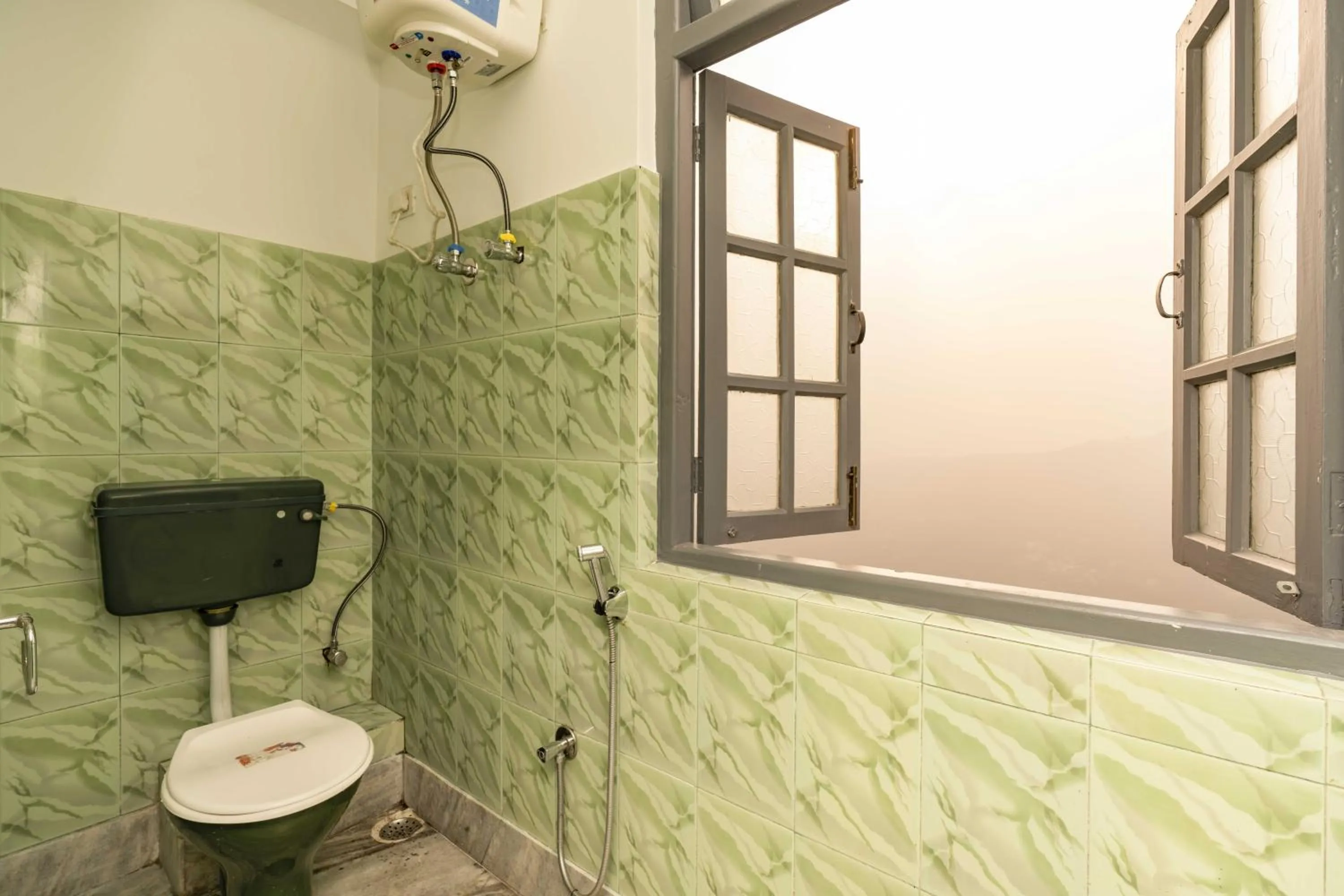 Toilet in Zostel Gangtok