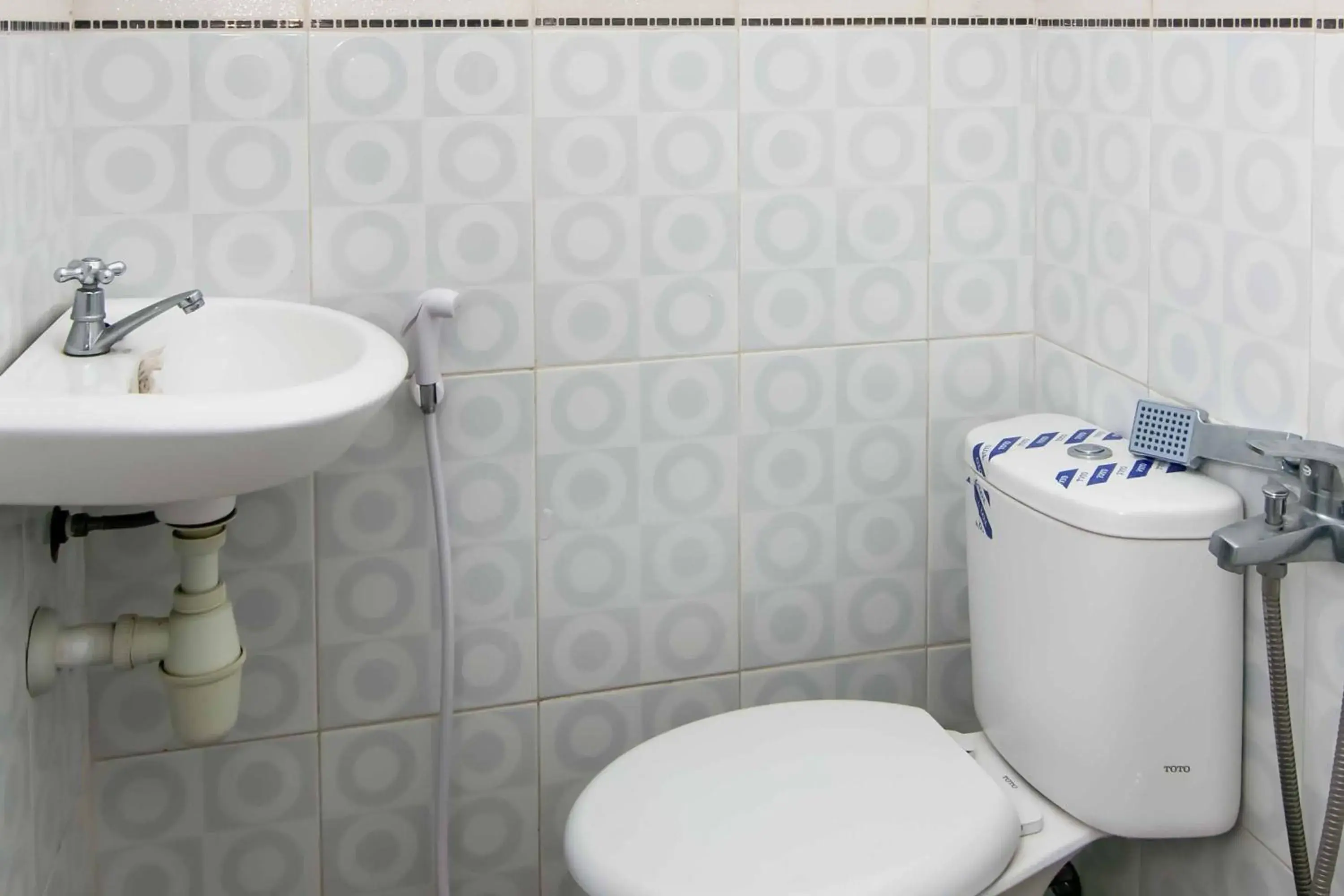 Bathroom in Zazadior Residence Syariah near Pantai Padang Mitra RedDoorz Bathroom in Zazadior Residence Syariah near Pantai Padang Mitra RedDoorz