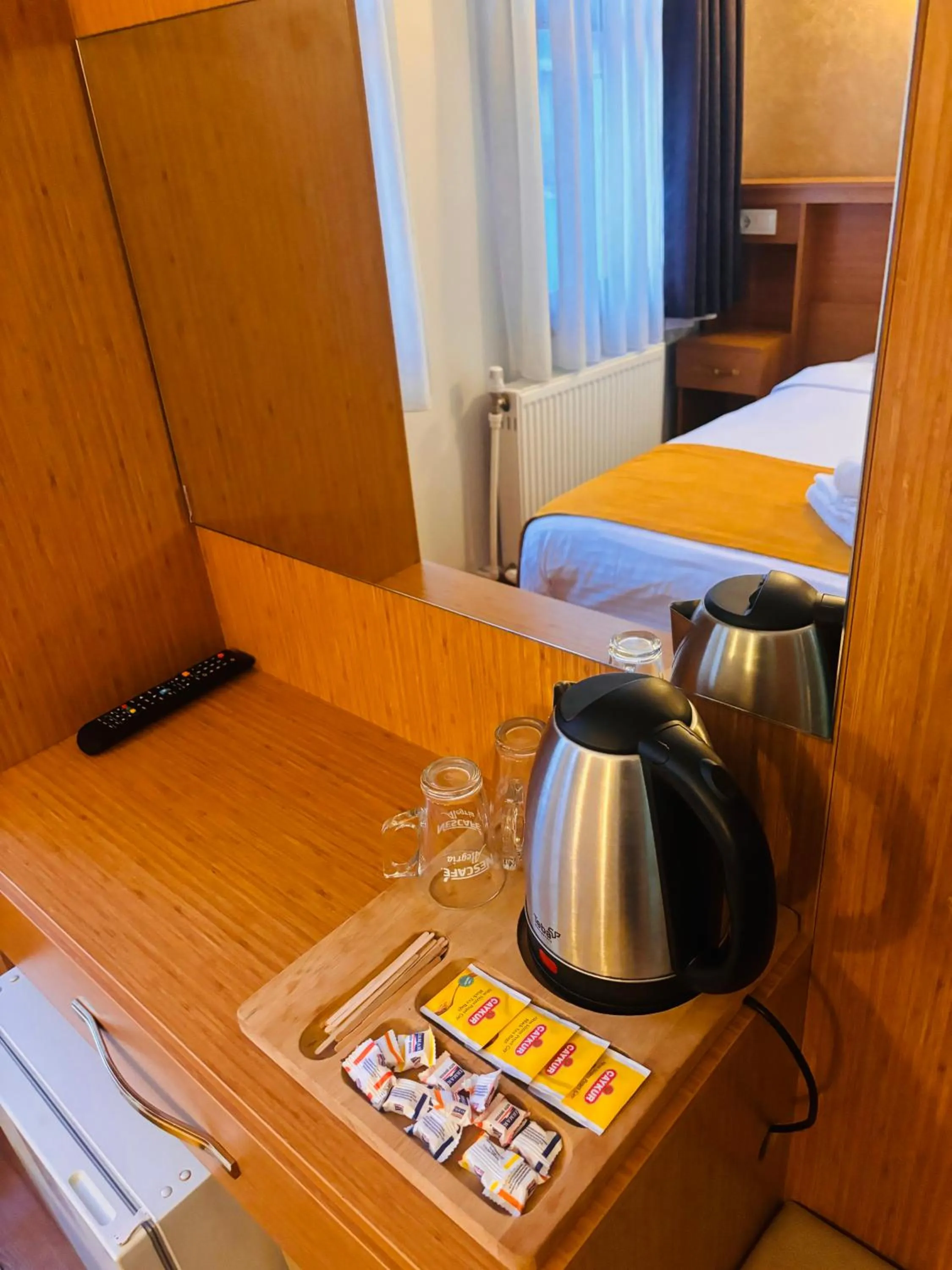Coffee/tea facilities, Bed in Lebon Hotel Old City