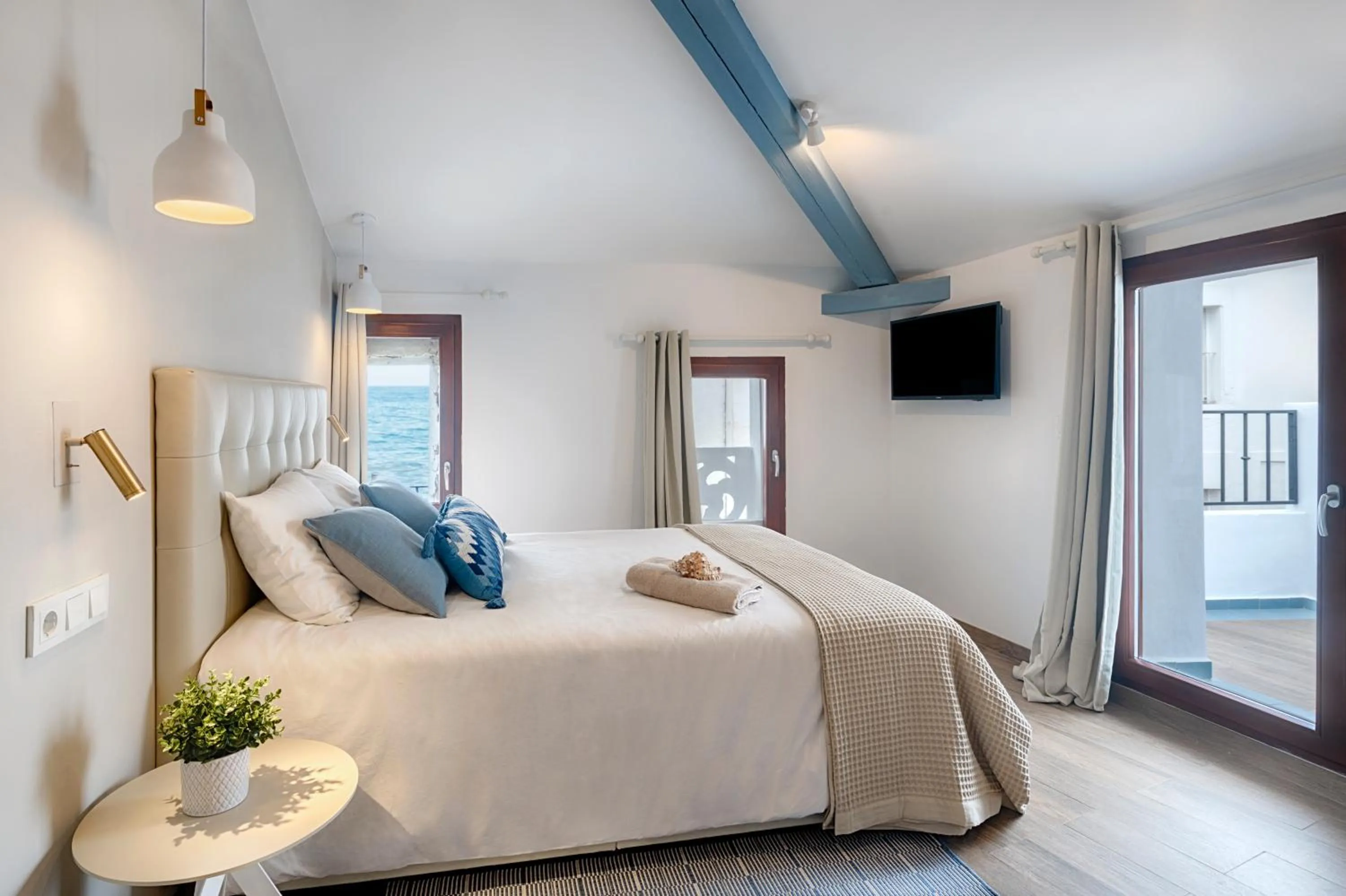 Bedroom, Bed in Hostal Altea House