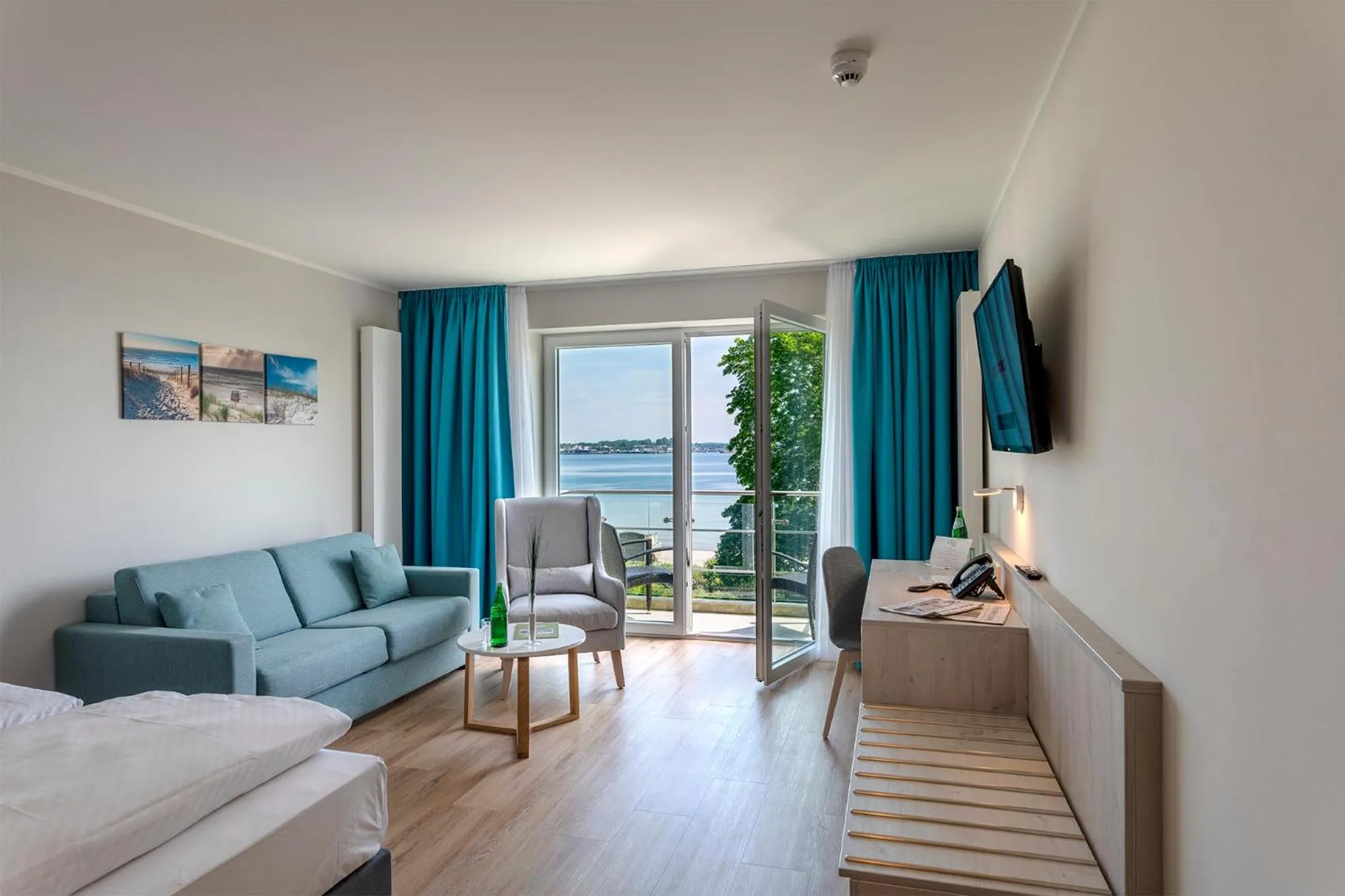 Photo of the whole room in BeachSide