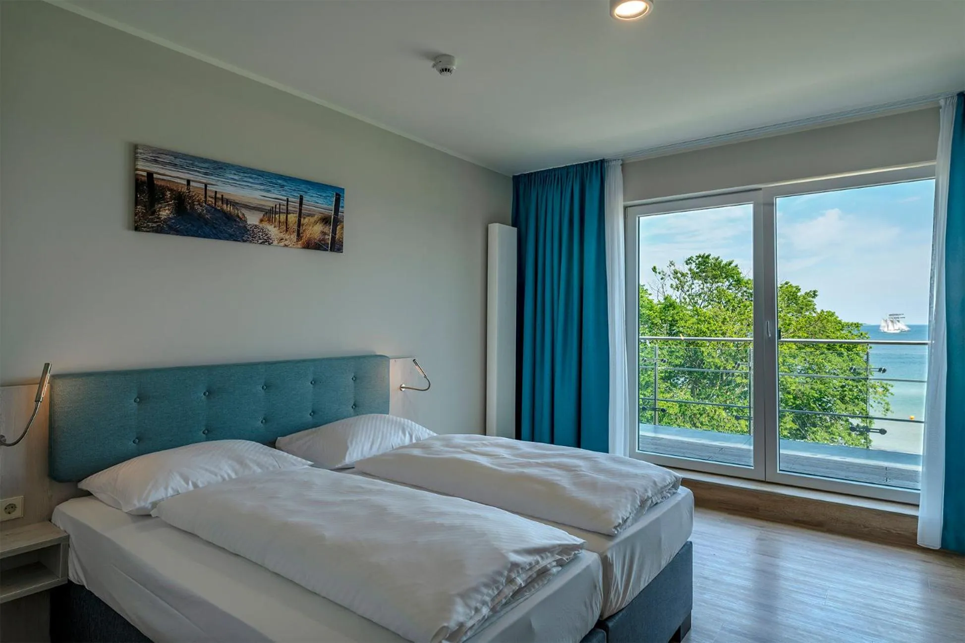 Photo of the whole room, Bed in BeachSide