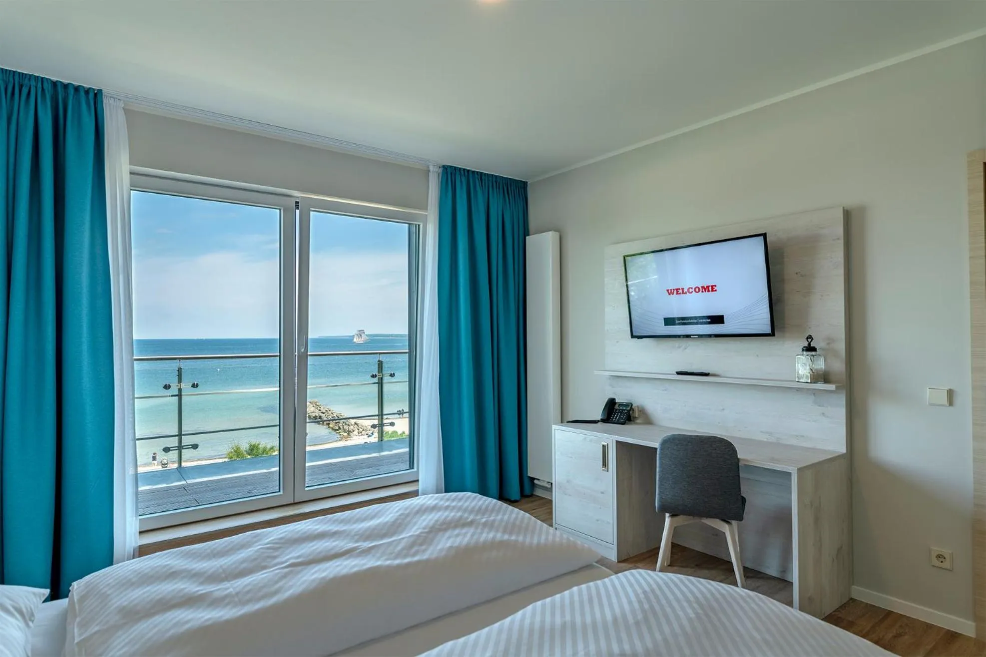 Photo of the whole room, Bed in BeachSide