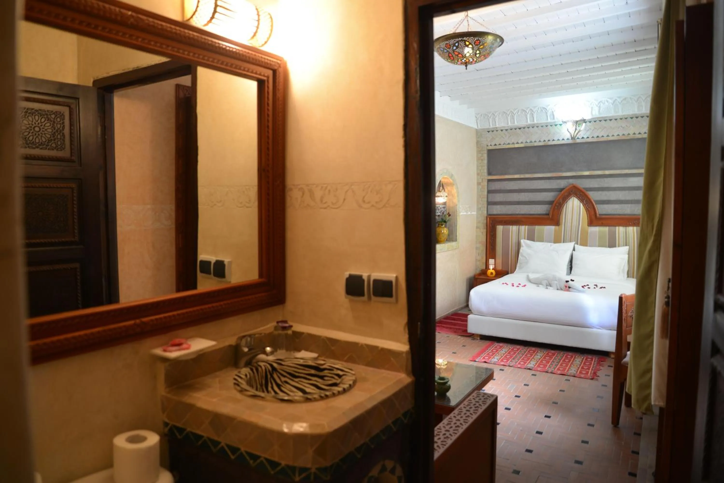 Bathroom, Bed in Riad Nakhla