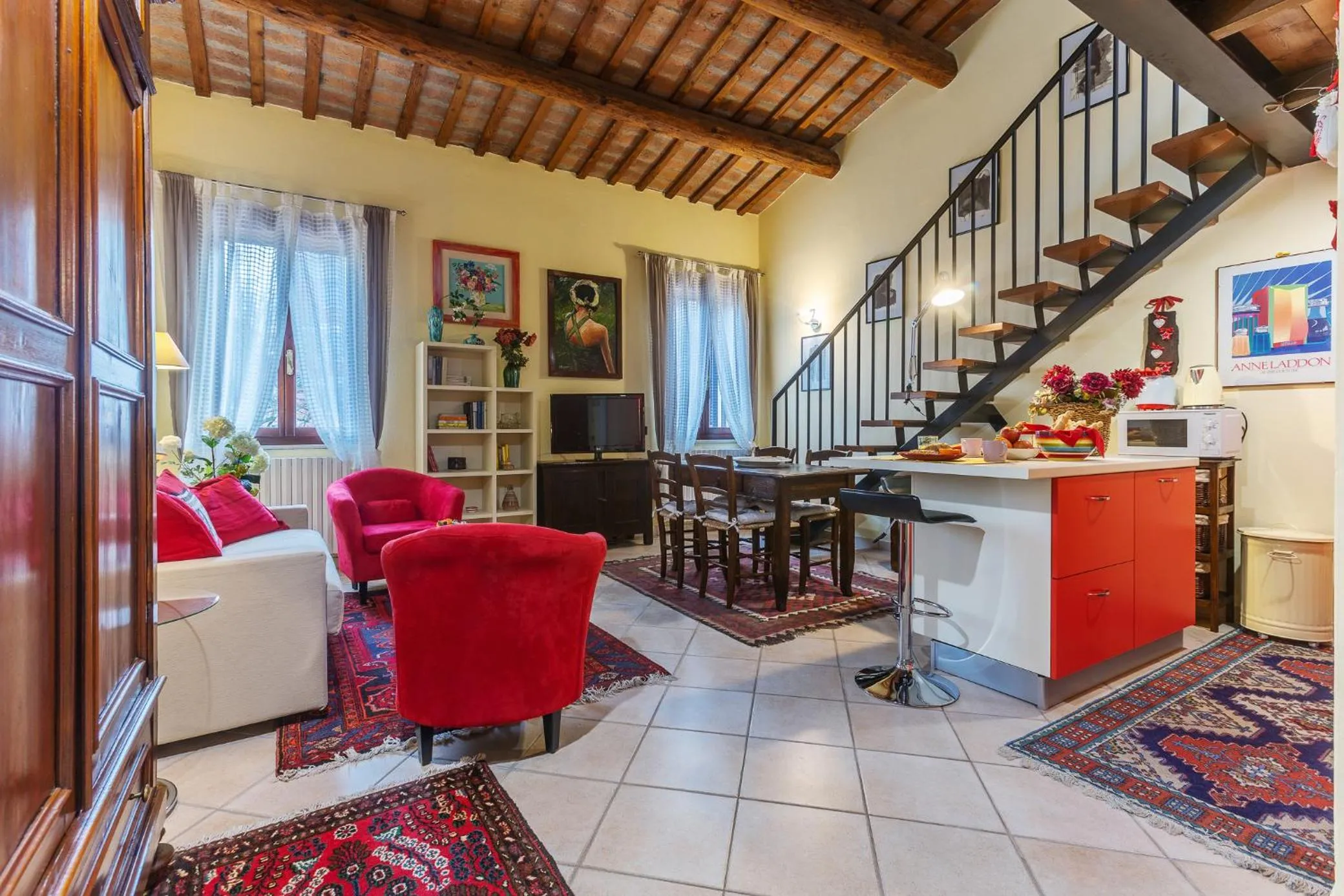 GuestHost - Ariostea University Duplex Apartment