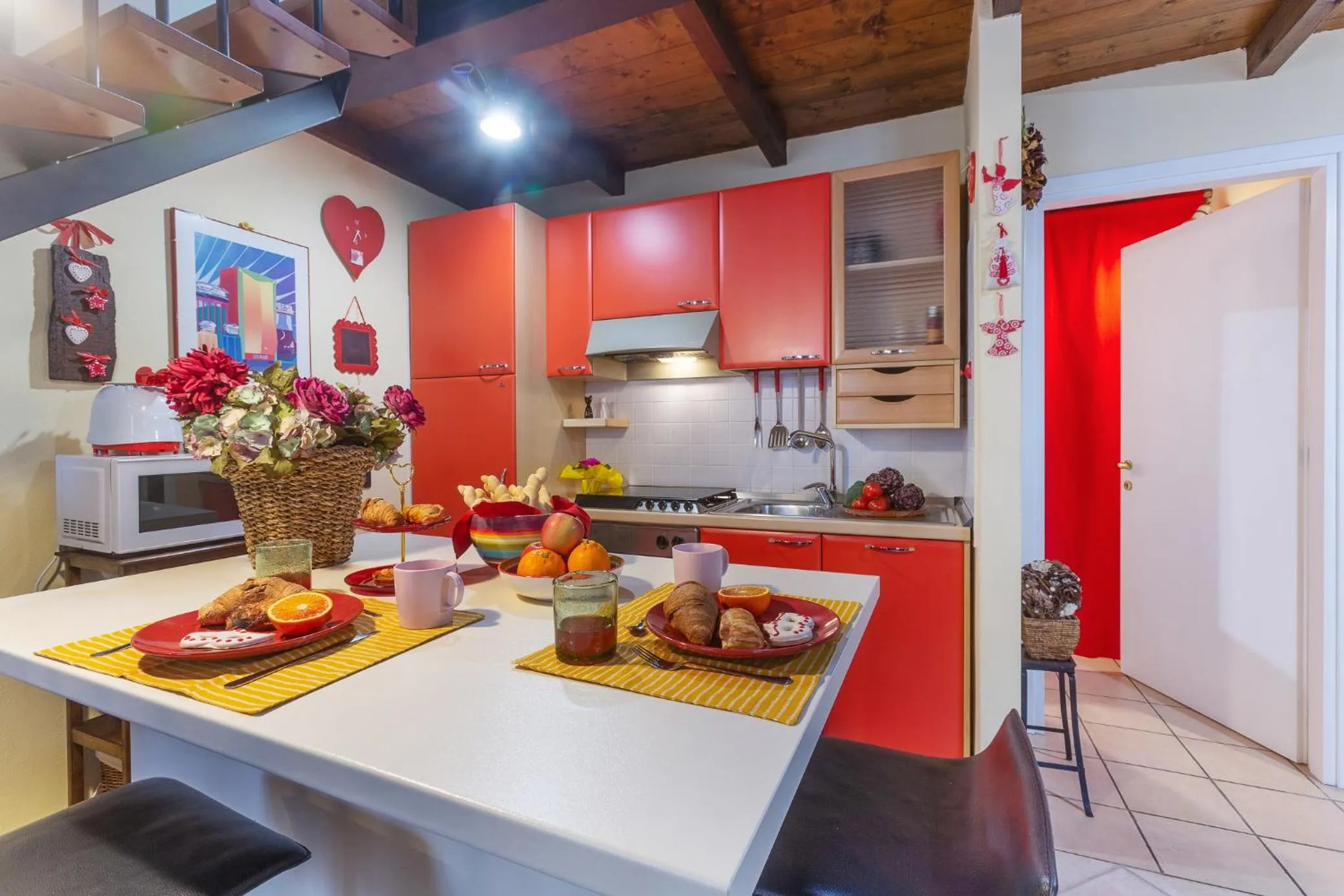 GuestHost - Ariostea University Duplex Apartment