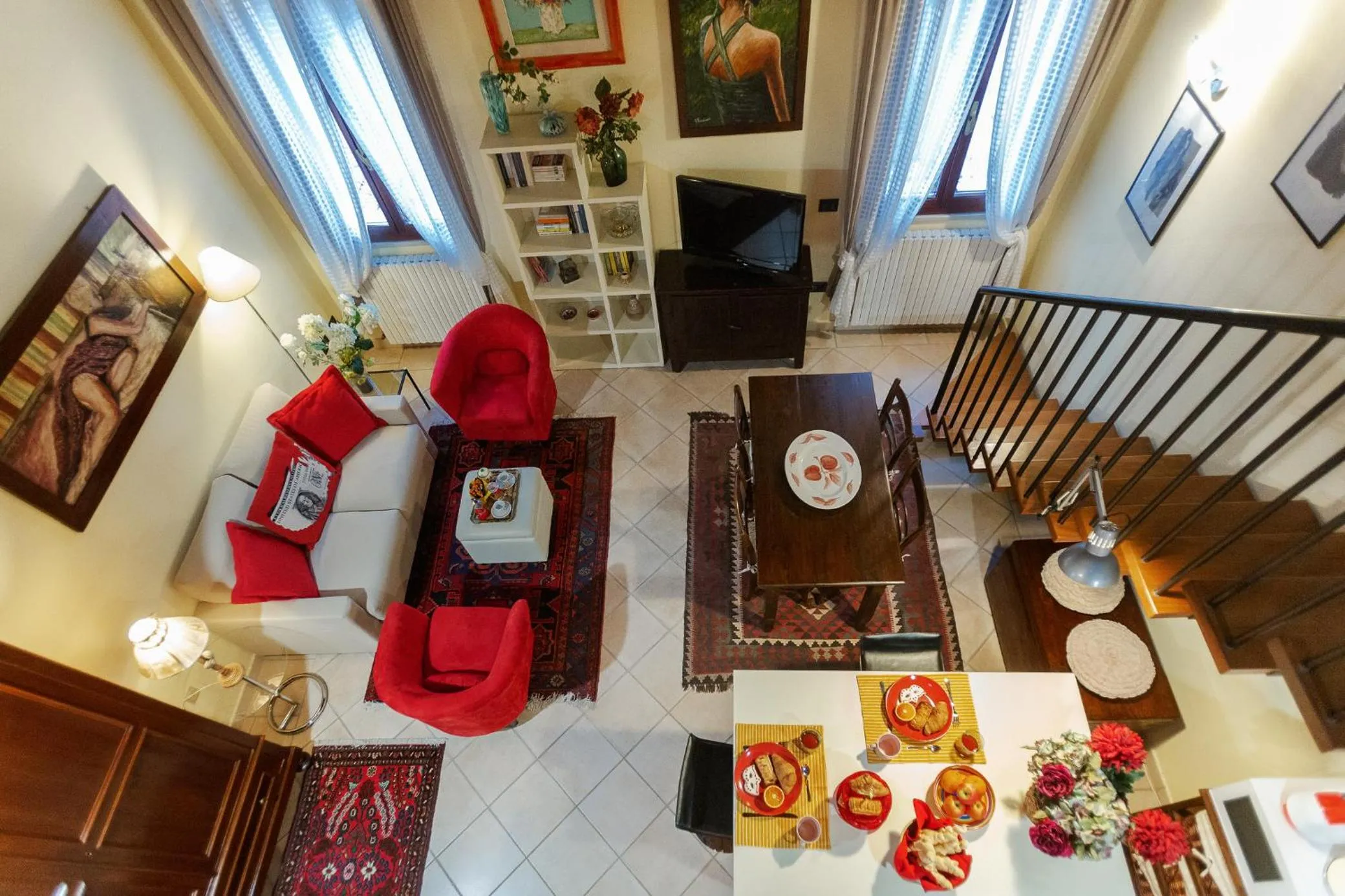 GuestHost - Ariostea University Duplex Apartment