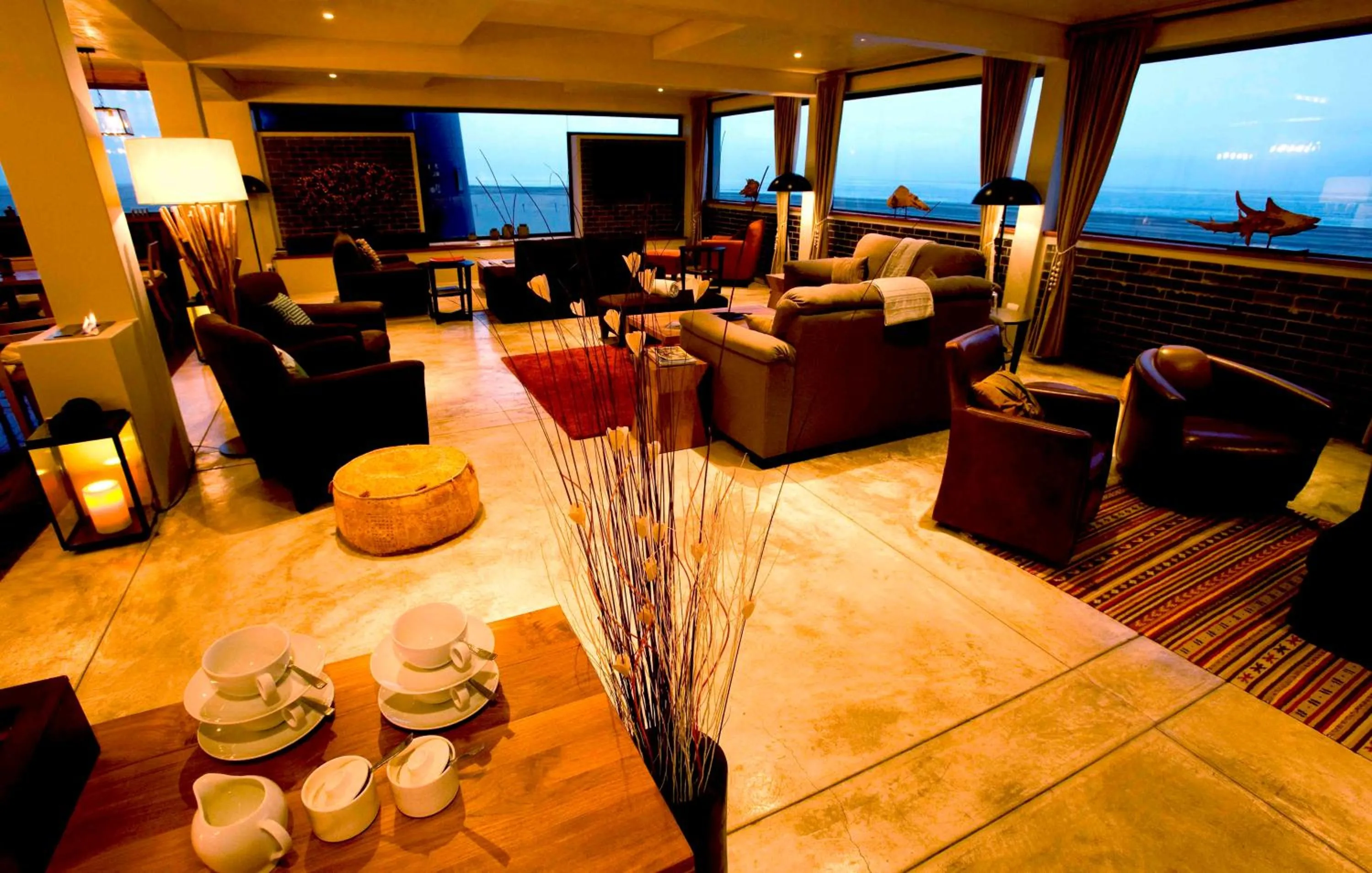 Communal lounge/ TV room in Pelican Point Lodge